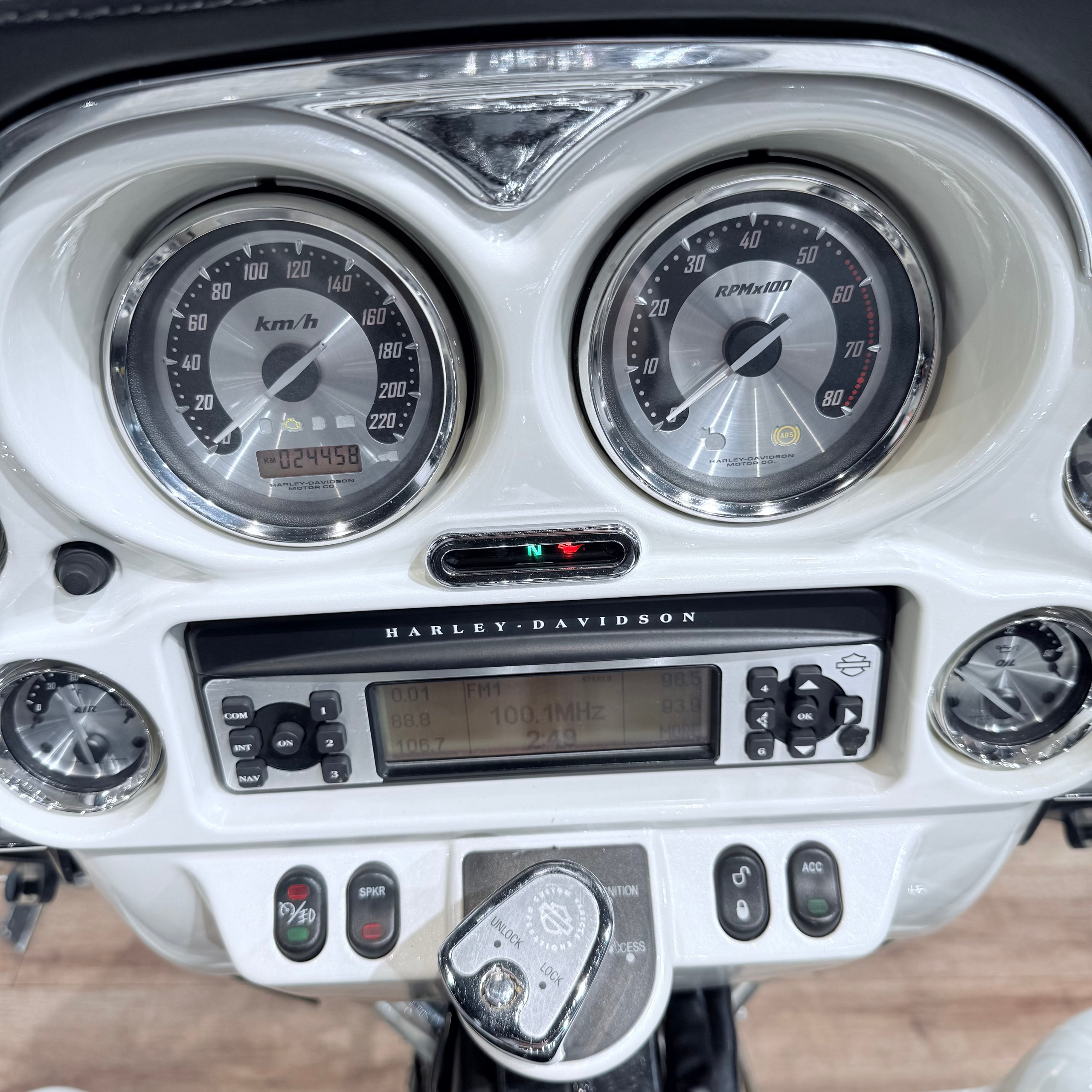 2008 СVО Еlесtrа Glide АВS Snоw Frost. Hello Davidson, Москва. Только хорошие мотоциклы…