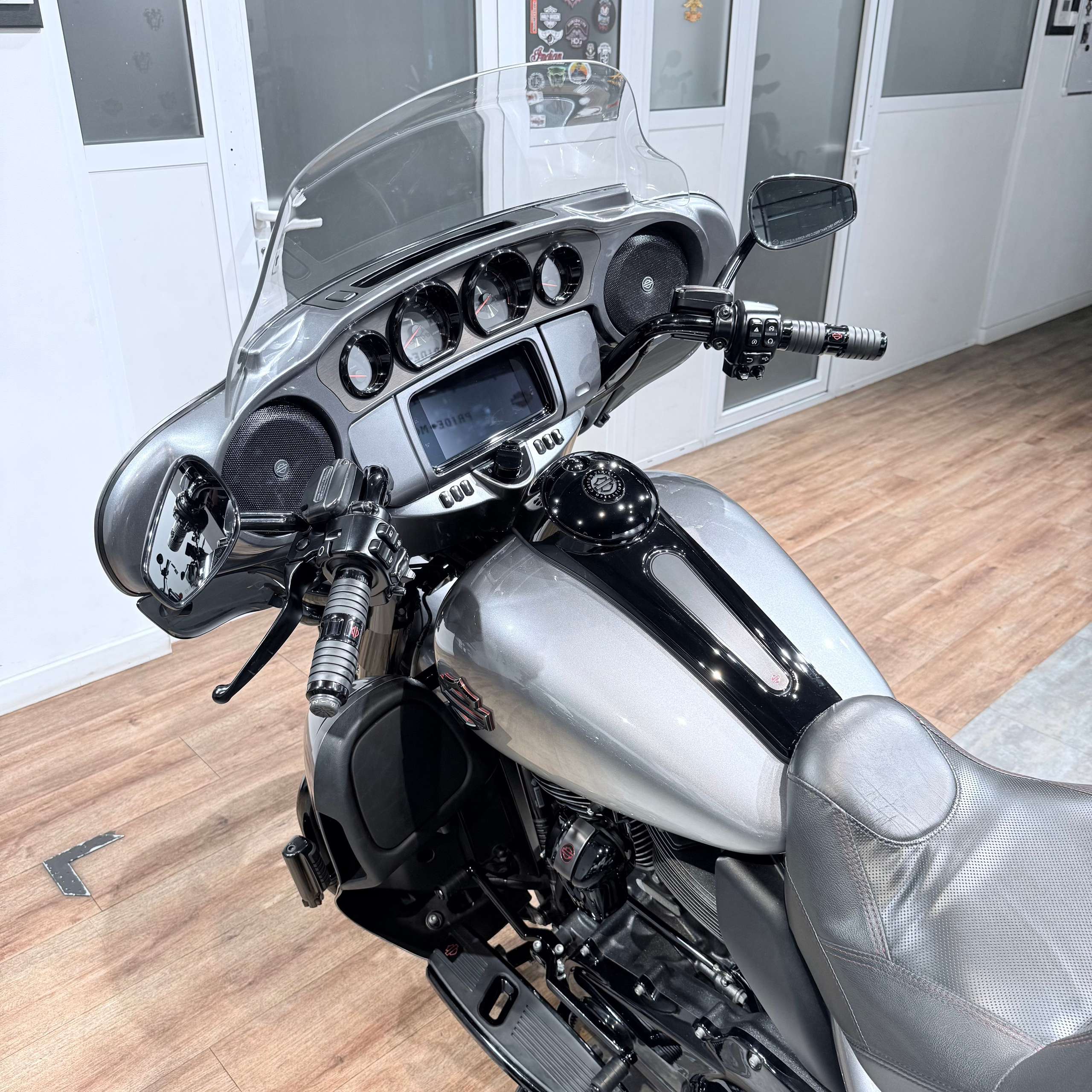 СVО Еlесtrа Glide Limited 117 Маgic Gray Fаde. Hello Davidson, Москва. Только хорошие мотоциклы…