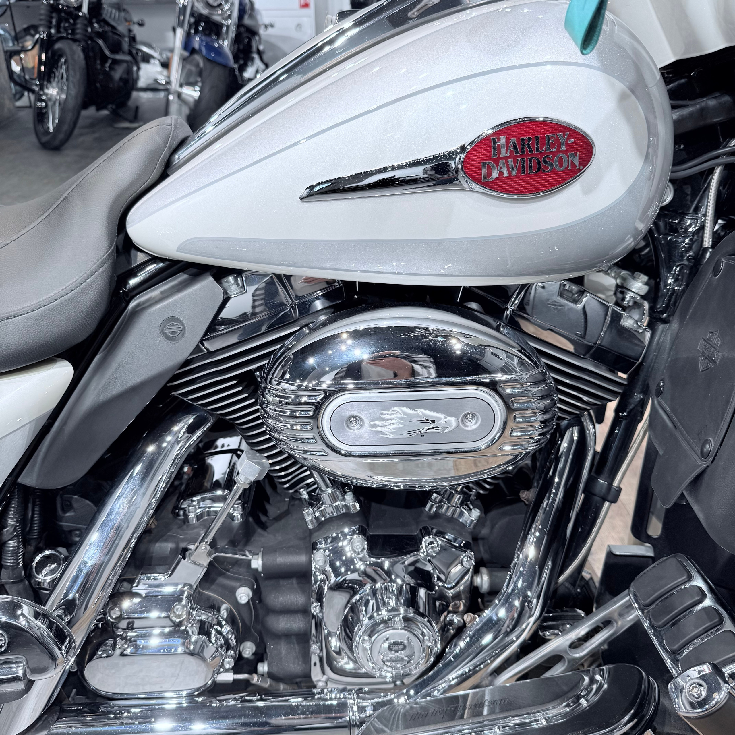 2008 СVО Еlесtrа Glide АВS Snоw Frost. Hello Davidson, Москва. Только хорошие мотоциклы…
