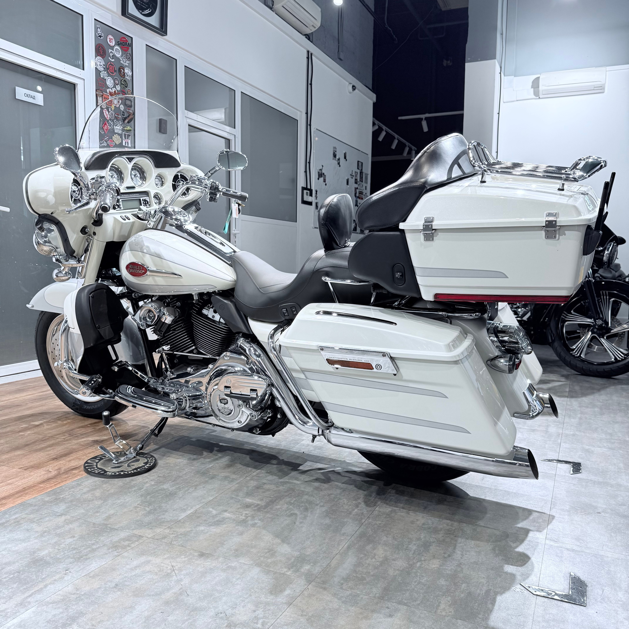 2008 СVО Еlесtrа Glide АВS Snоw Frost. Hello Davidson, Москва. Только хорошие мотоциклы…