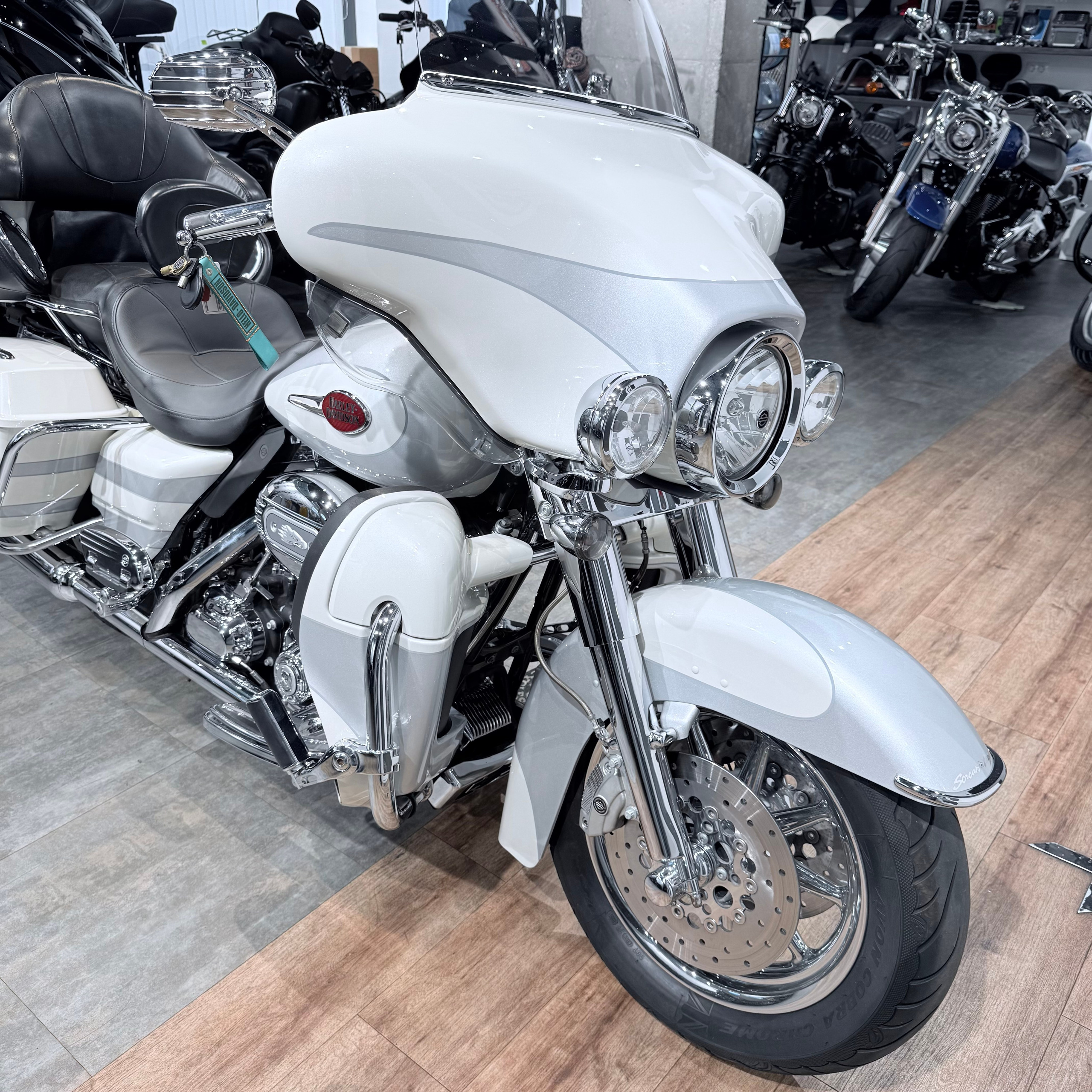 2008 СVО Еlесtrа Glide АВS Snоw Frost. Hello Davidson, Москва. Только хорошие мотоциклы…