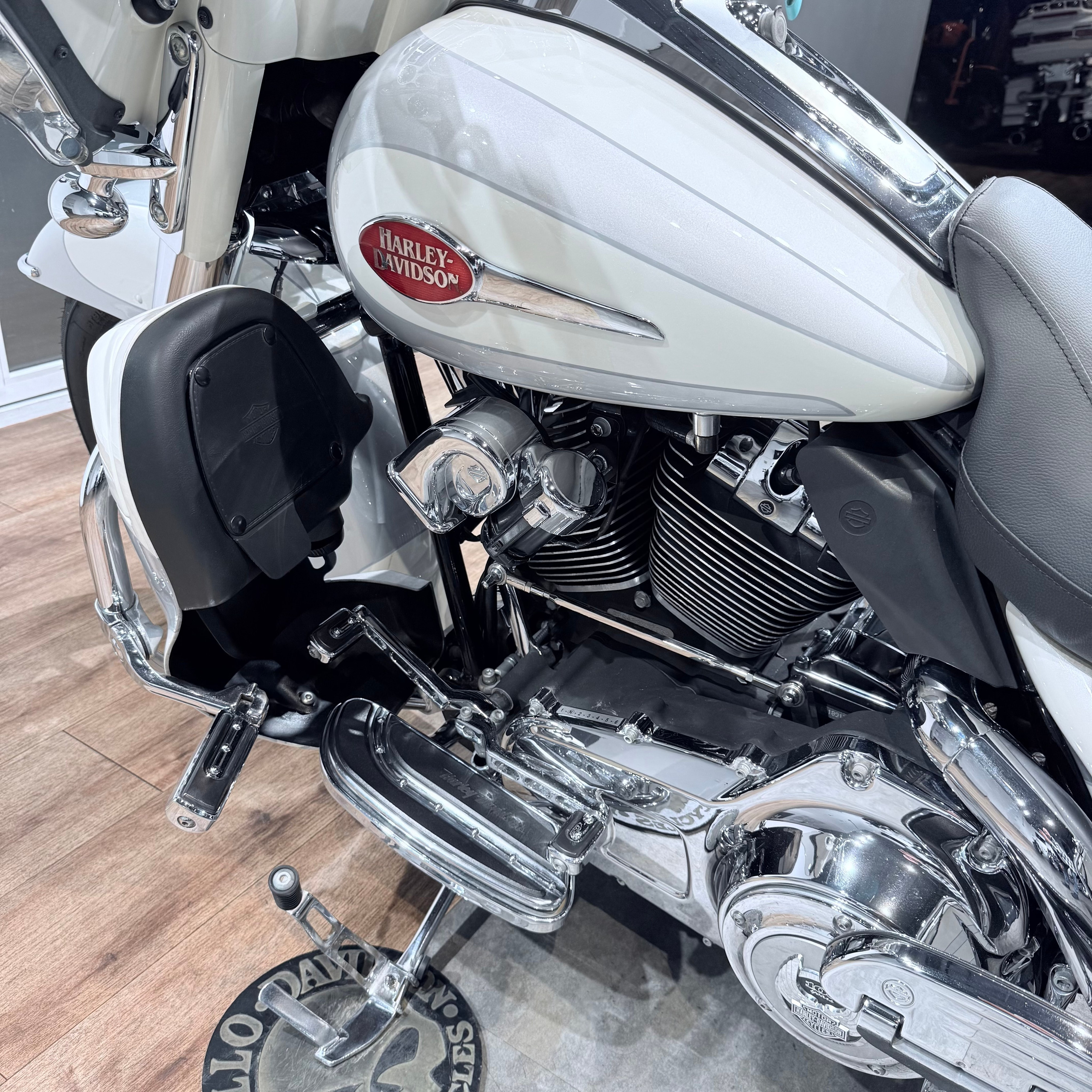 2008 СVО Еlесtrа Glide АВS Snоw Frost. Hello Davidson, Москва. Только хорошие мотоциклы…