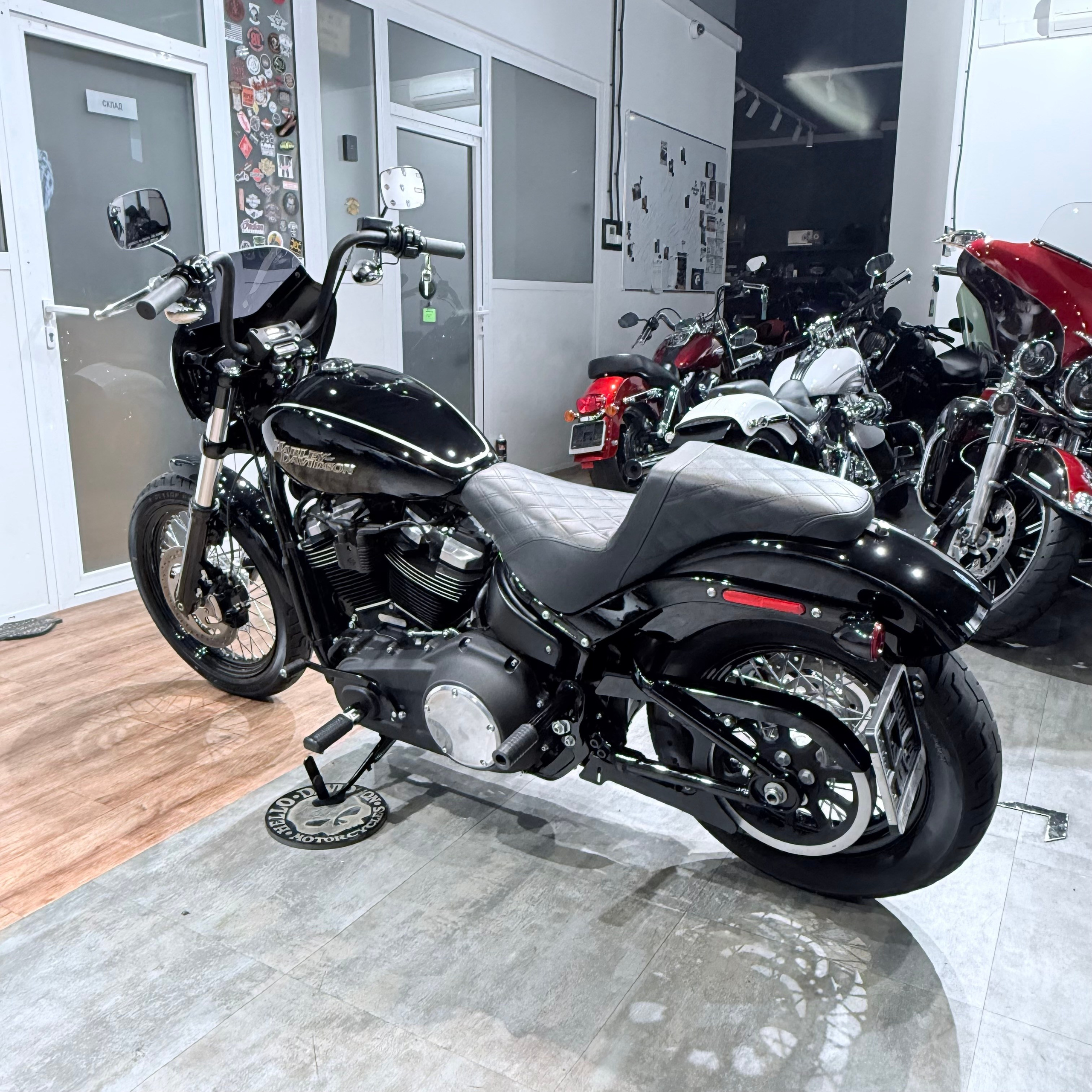 Купить 2018 HD Street Bob 107 Vivid Вlасk 21K (VIN 1HD***3259)