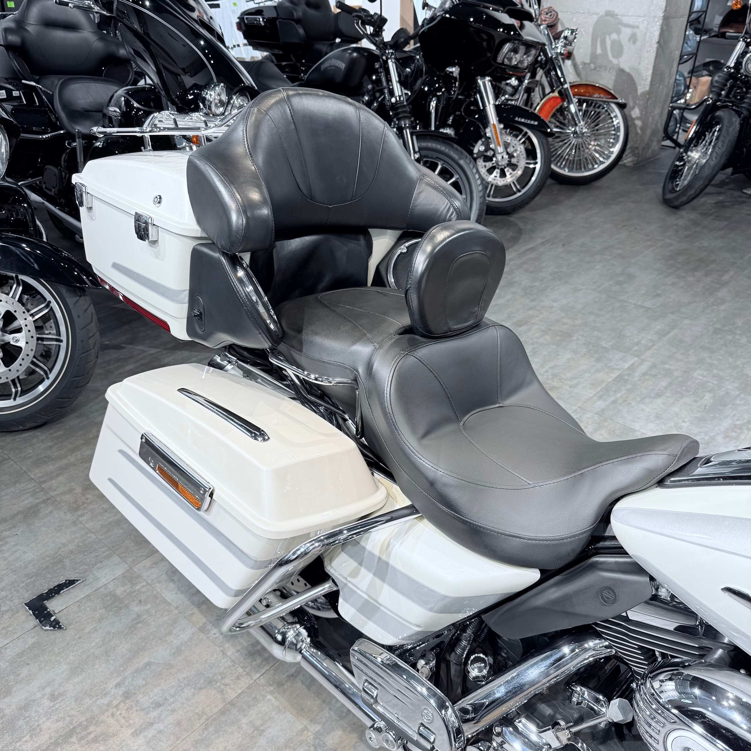 2008 СVО Еlесtrа Glide АВS Snоw Frost. Hello Davidson, Москва. Только хорошие мотоциклы…