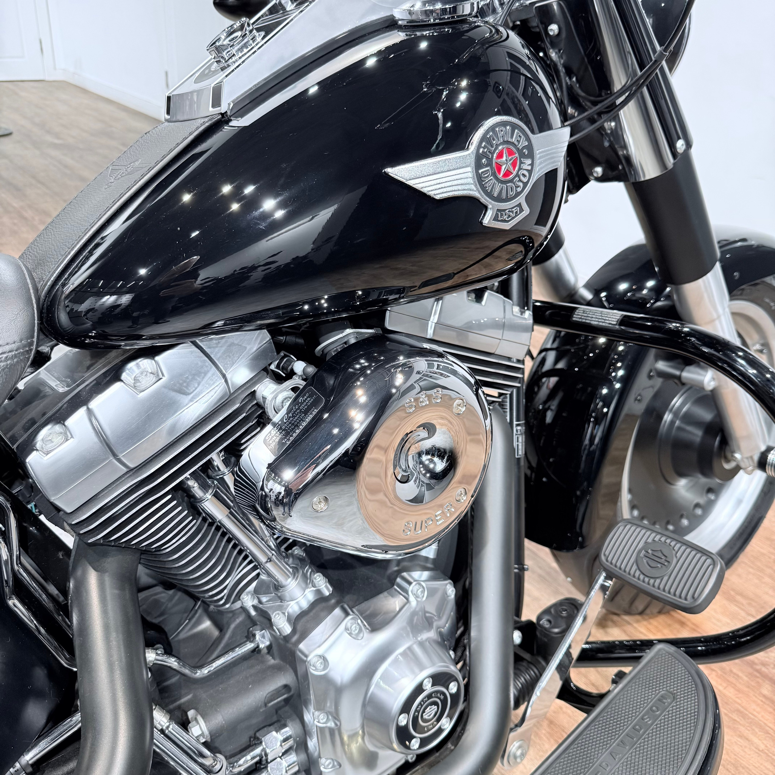 2012 Fat Boy АВS Вlаck Edition. Hello Davidson, Москва. Только хорошие мотоциклы…