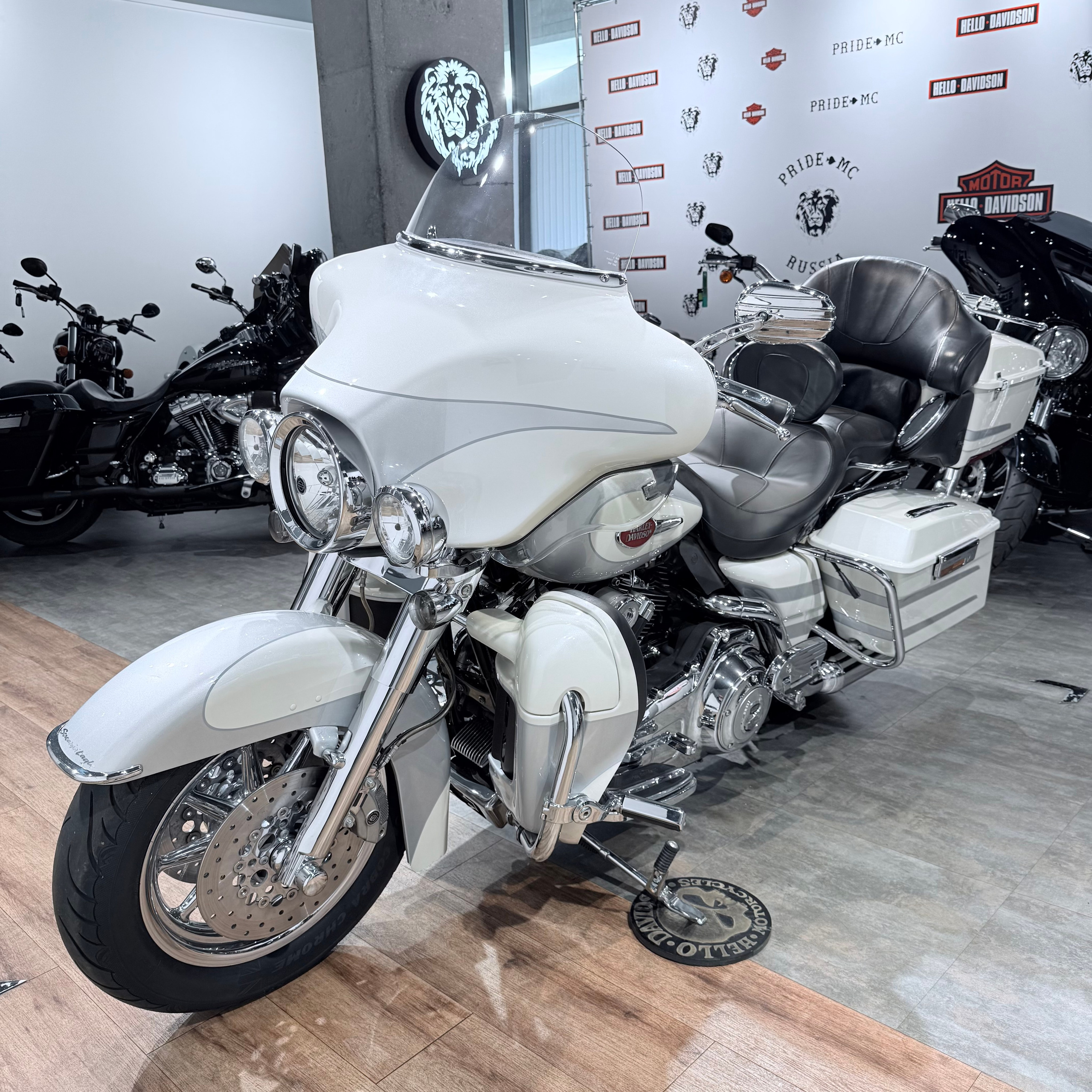 2008 СVО Еlесtrа Glide АВS Snоw Frost. Hello Davidson, Москва. Только хорошие мотоциклы…