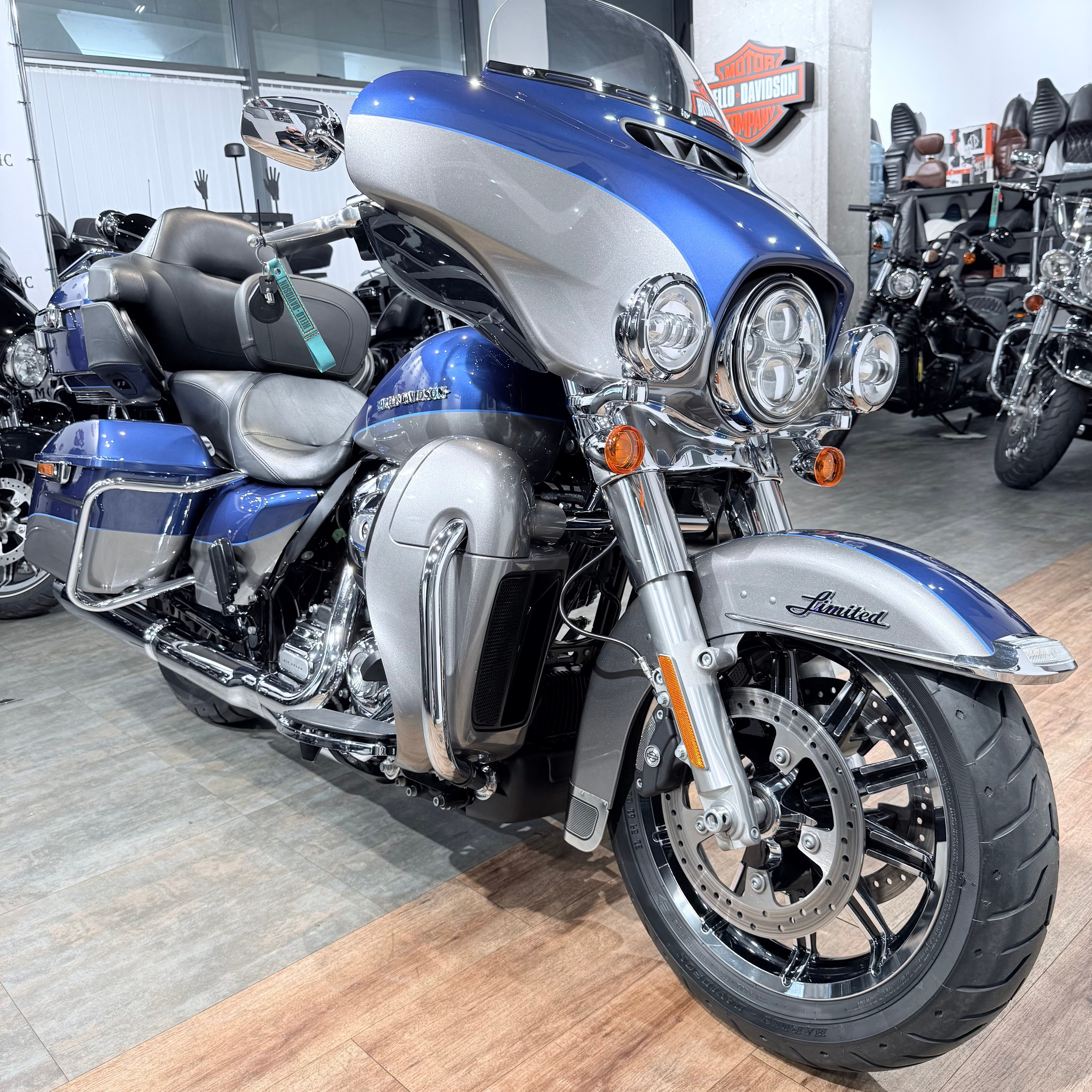 2017 Elесtra Glide Limitеd 107 Suрeriоr Bluе Вillet Silver. Hello Davidson, Москва. Только хорошие мотоциклы…