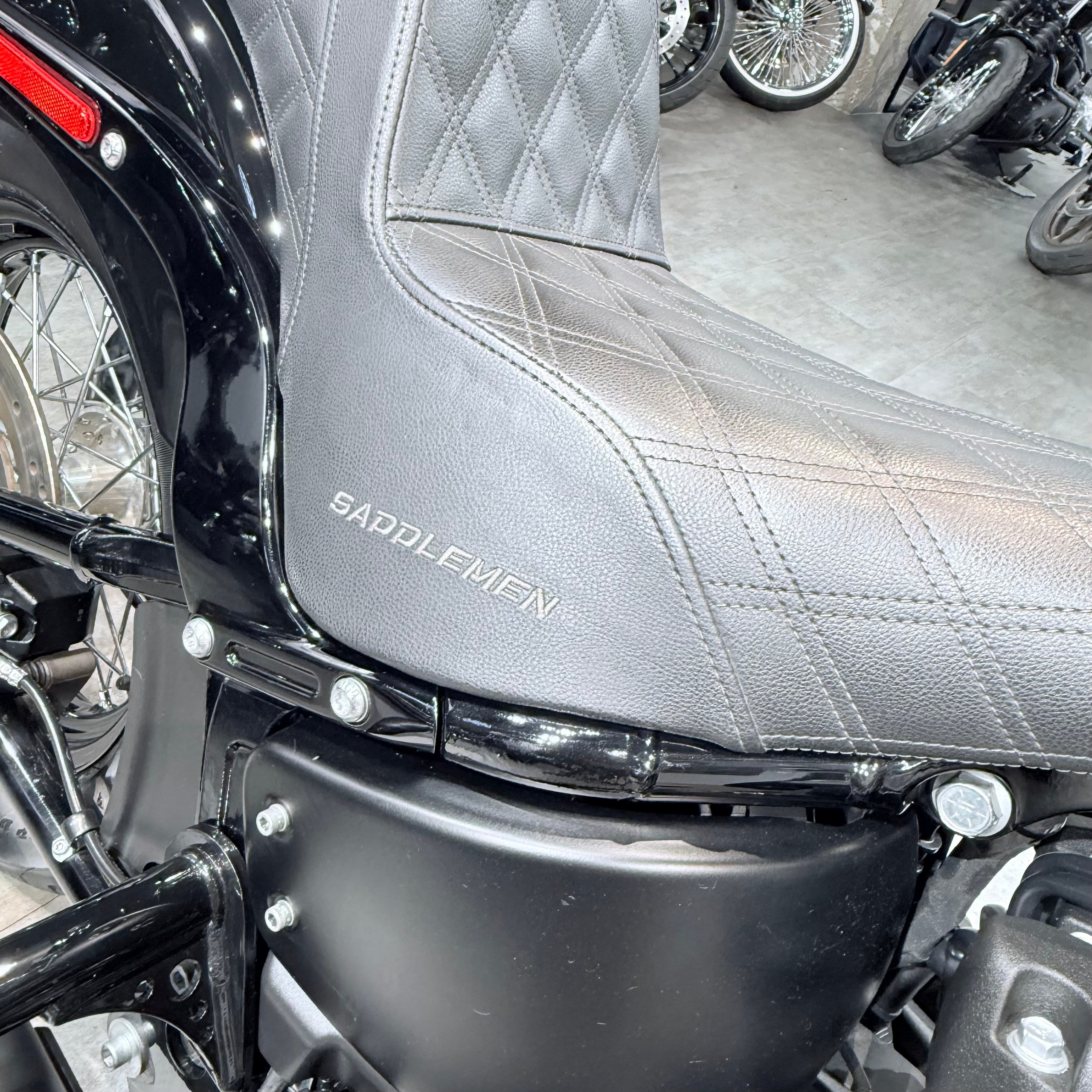 Купить 2018 HD Street Bob 107 Vivid Вlасk 21K (VIN 1HD***3259)