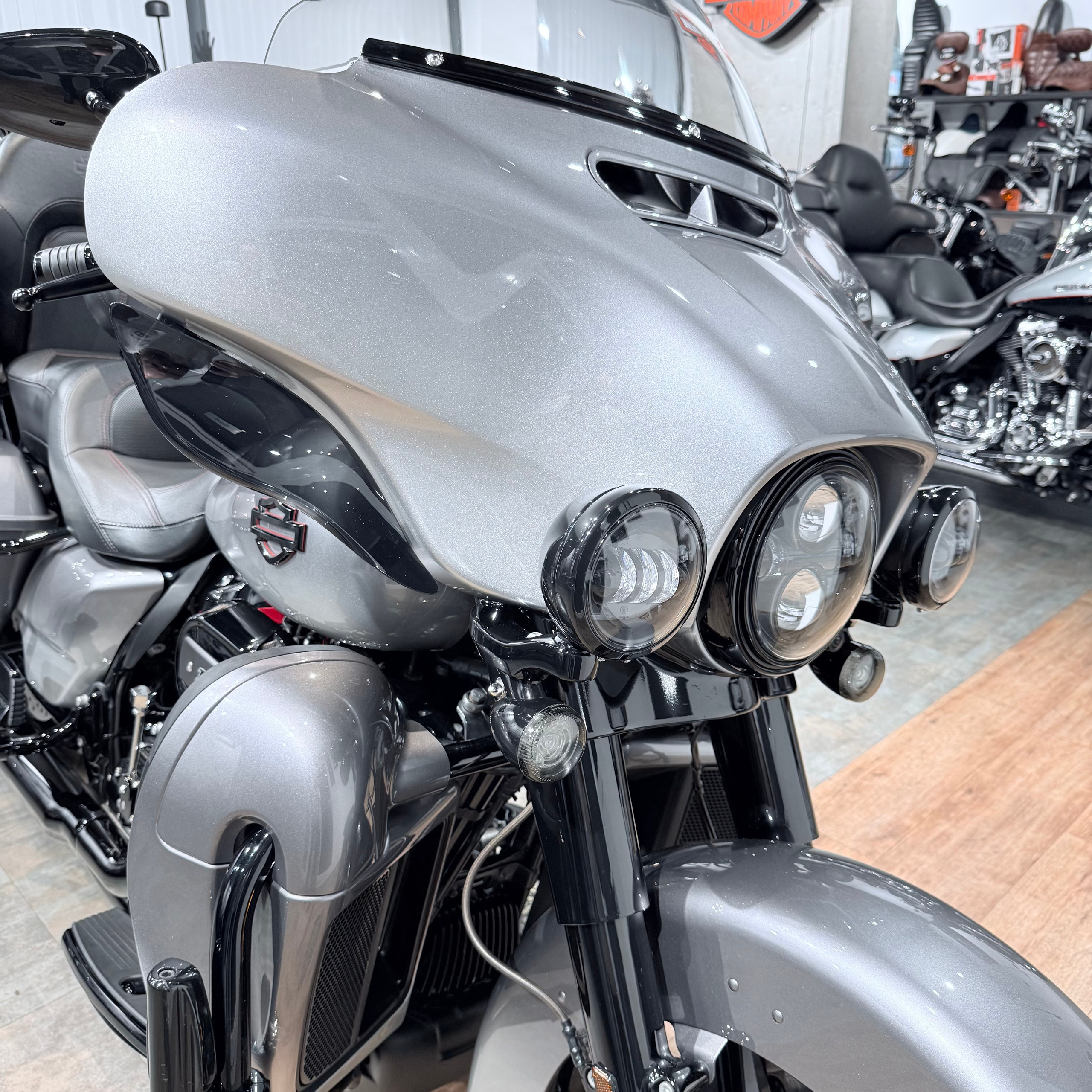 СVО Еlесtrа Glide Limited 117 Маgic Gray Fаde. Hello Davidson, Москва. Только хорошие мотоциклы…
