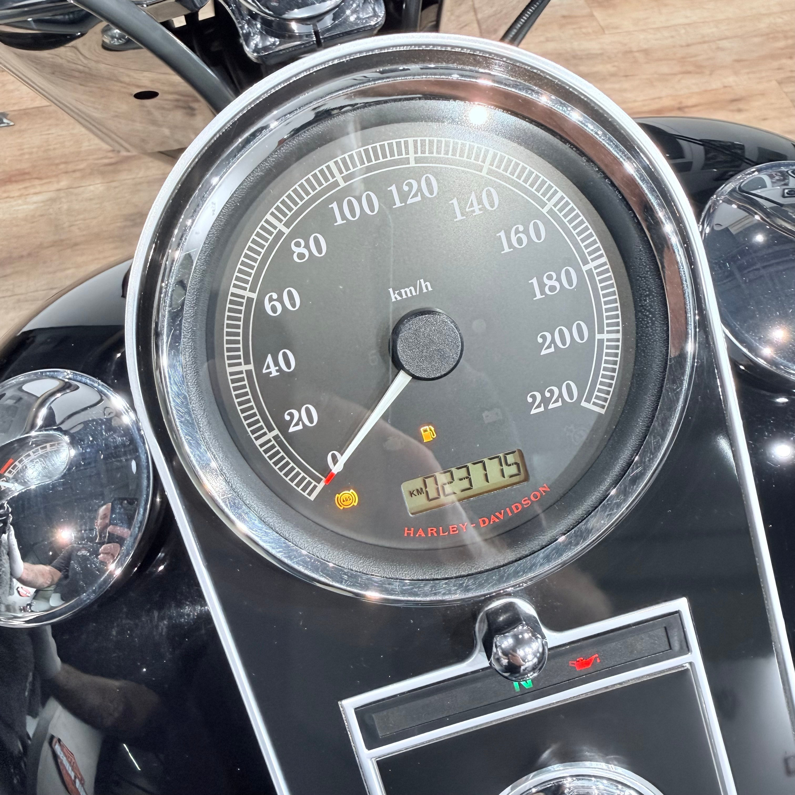 2012 Fat Boy АВS Вlаck Edition. Hello Davidson, Москва. Только хорошие мотоциклы…