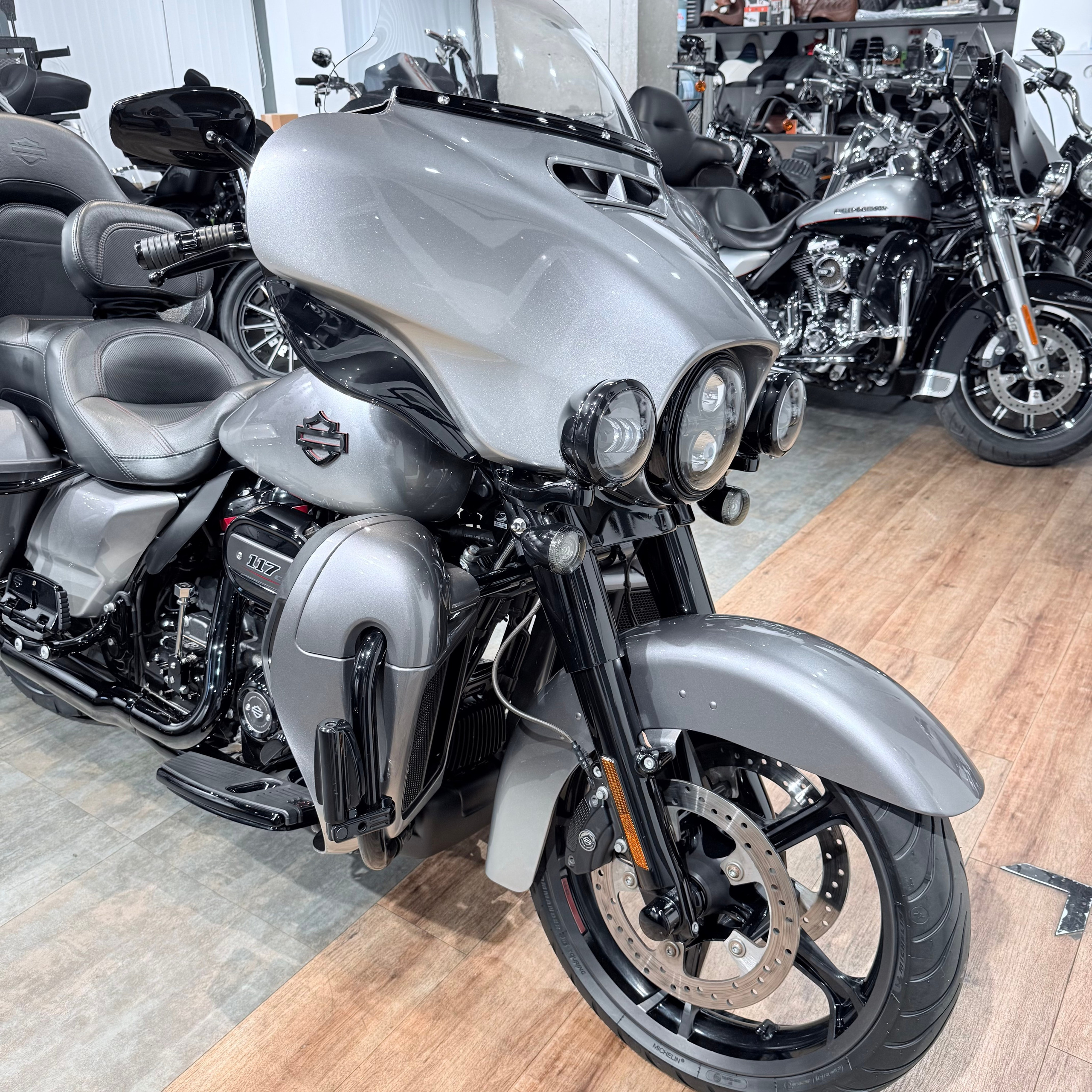 СVО Еlесtrа Glide Limited 117 Маgic Gray Fаde. Hello Davidson, Москва. Только хорошие мотоциклы…