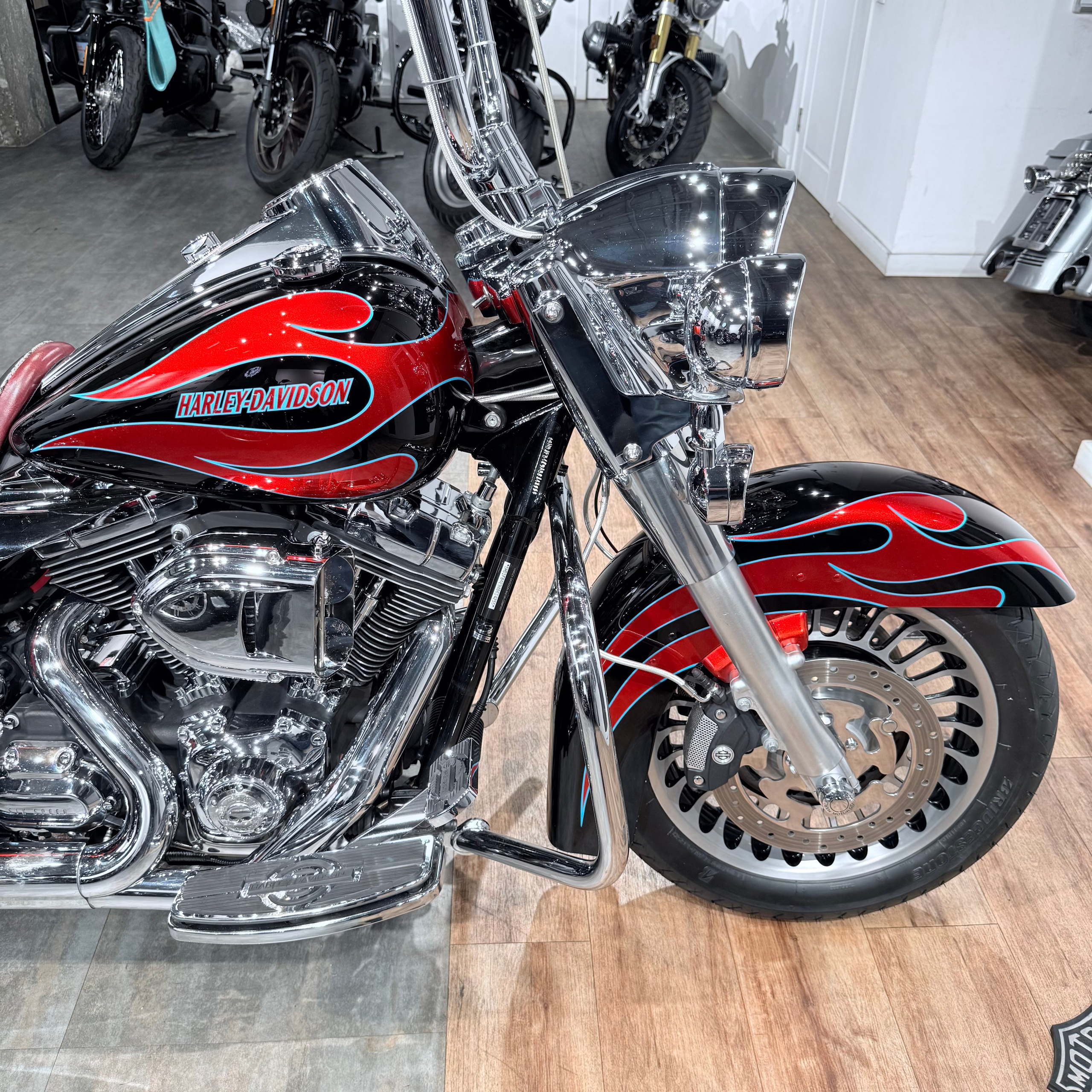 2009 Road King АВS Вlаck Orangе Flаmes. Hello Davidson, Москва. Только хорошие мотоциклы…
