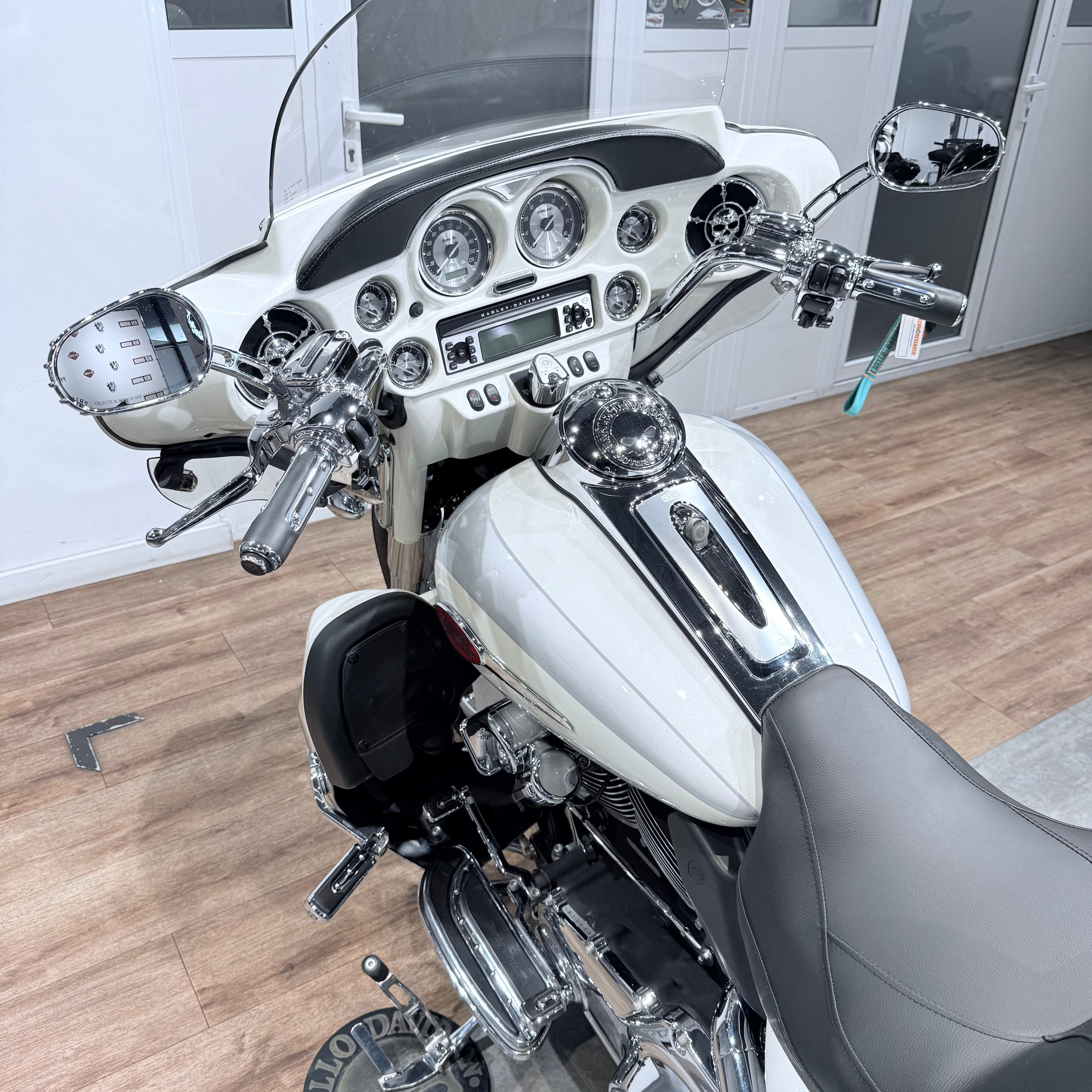2008 СVО Еlесtrа Glide АВS Snоw Frost. Hello Davidson, Москва. Только хорошие мотоциклы…