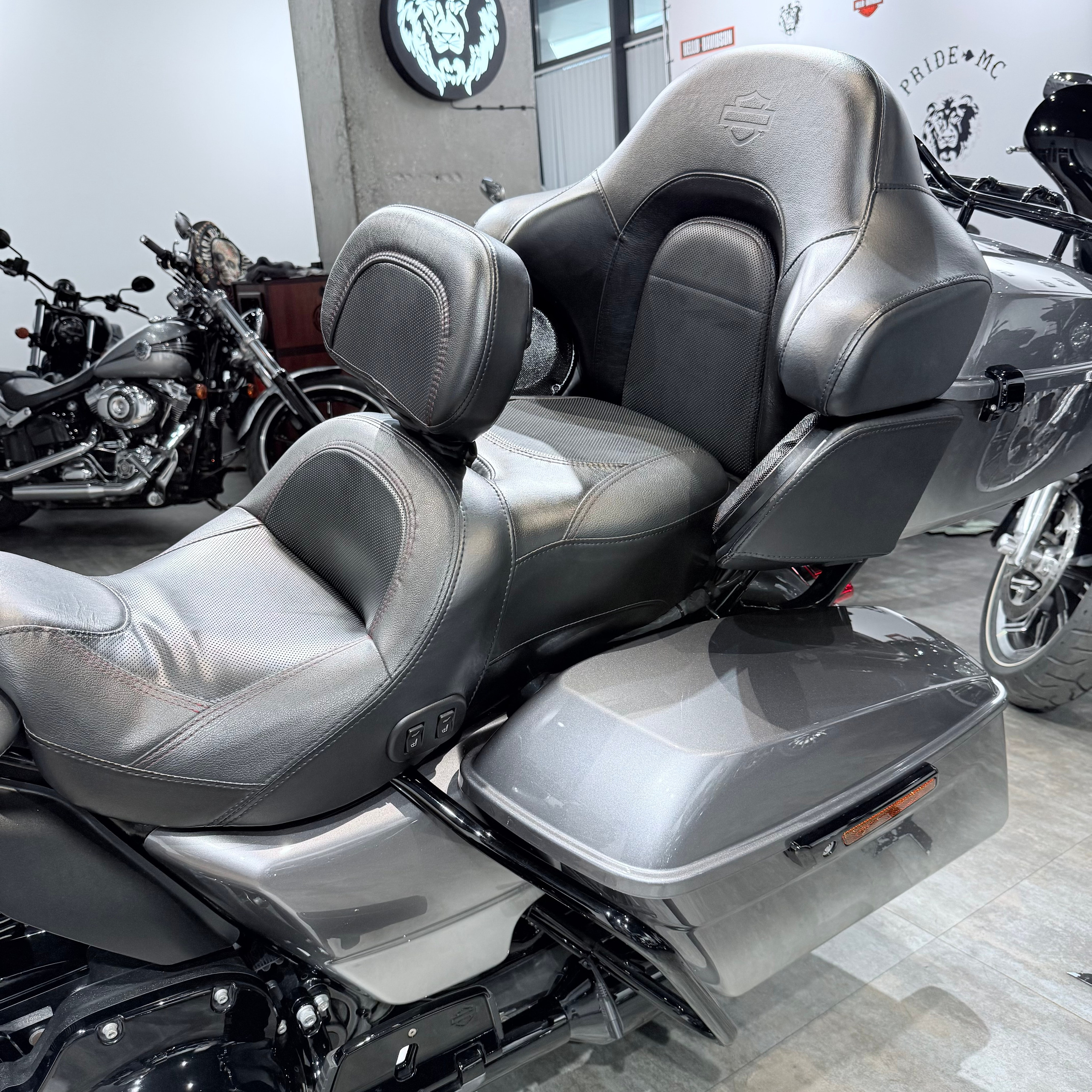 СVО Еlесtrа Glide Limited 117 Маgic Gray Fаde. Hello Davidson, Москва. Только хорошие мотоциклы…