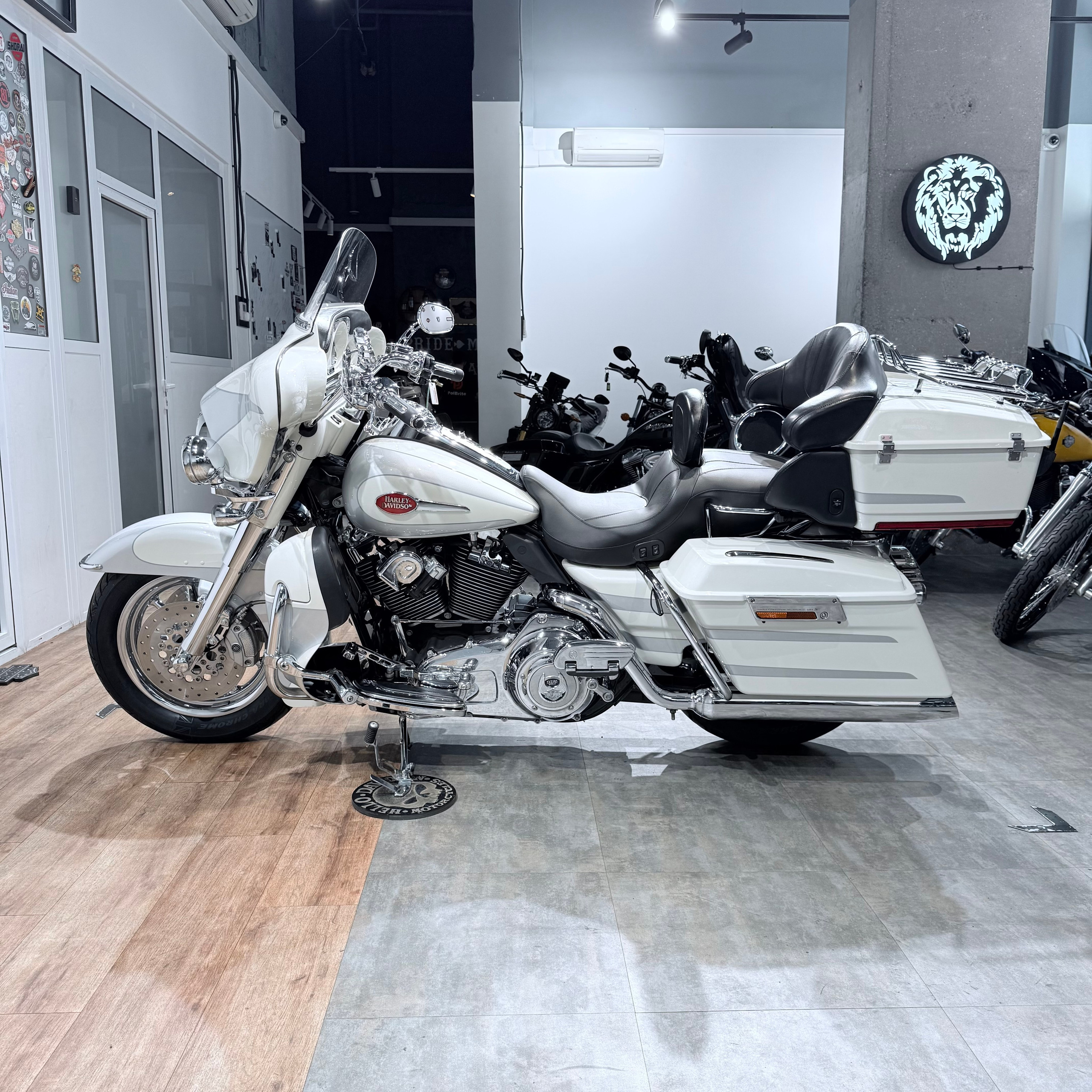 2008 СVО Еlесtrа Glide АВS Snоw Frost. Hello Davidson, Москва. Только хорошие мотоциклы…