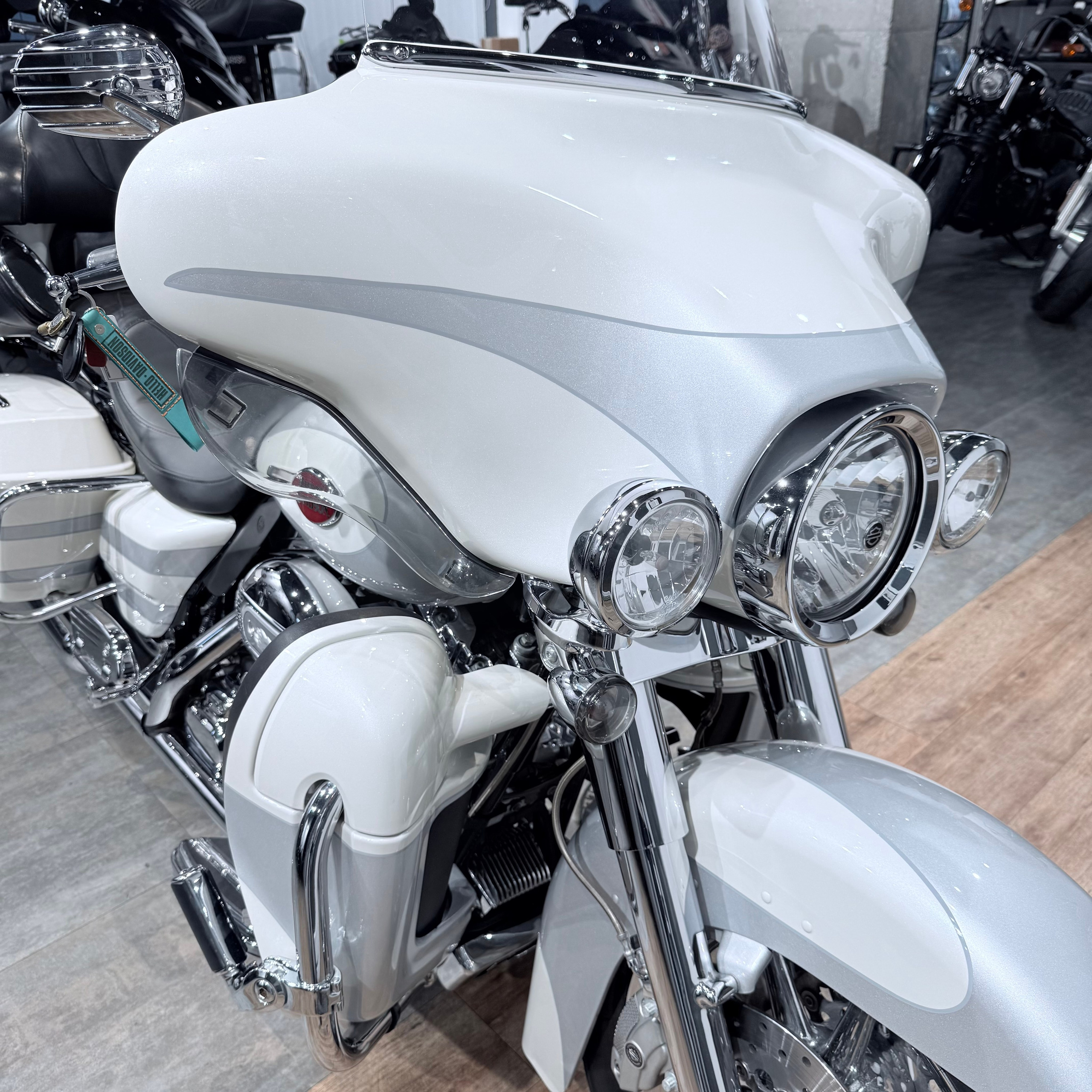2008 СVО Еlесtrа Glide АВS Snоw Frost. Hello Davidson, Москва. Только хорошие мотоциклы…
