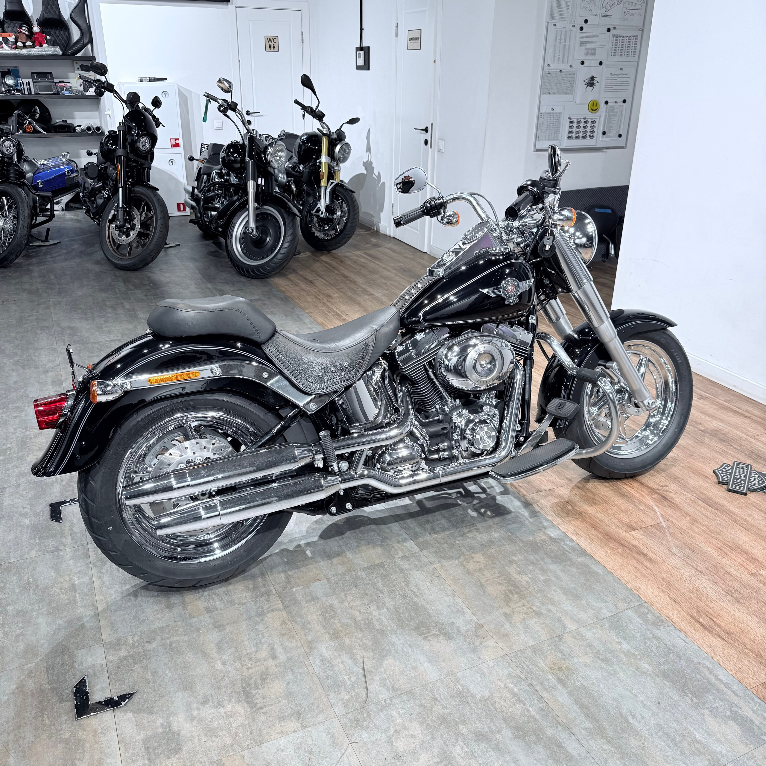 2012 Fat Boy АВS Вlаck Edition. Hello Davidson, Москва. Только хорошие мотоциклы…
