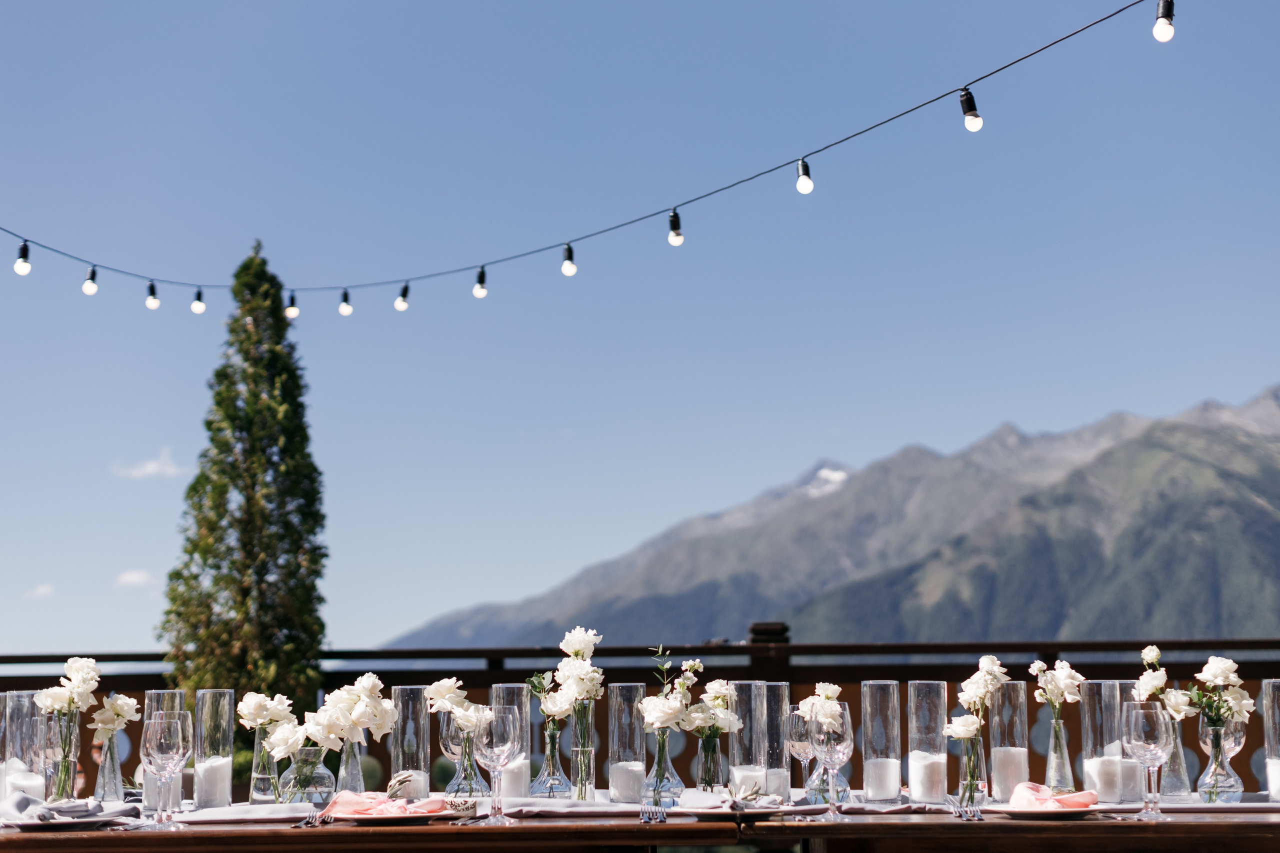 Детали свадебного декора в горном стиле в Сочи