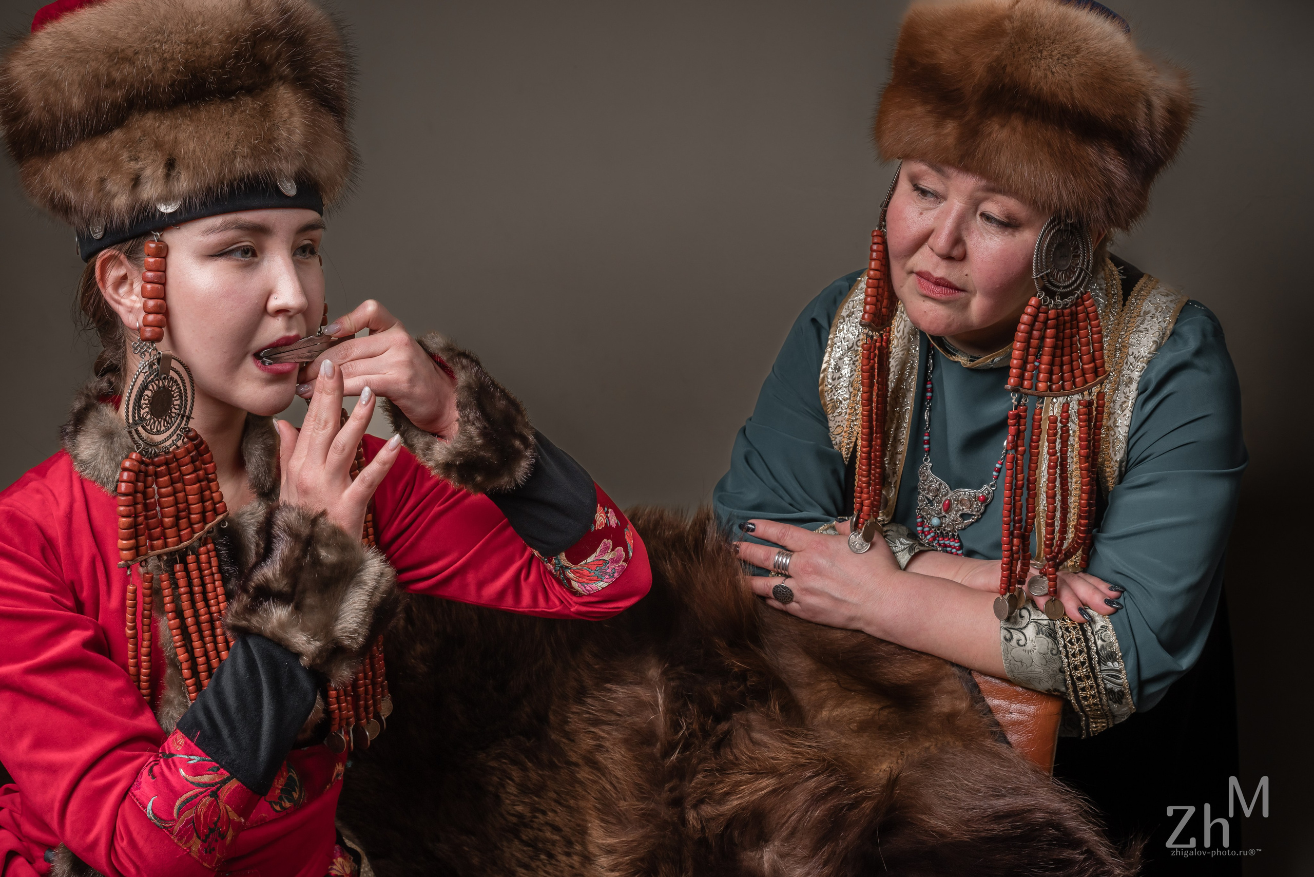 Съёмка в бурятских национальных костюмах. Семейный и свадебный фотограф в Иркутске Максим Жигалов