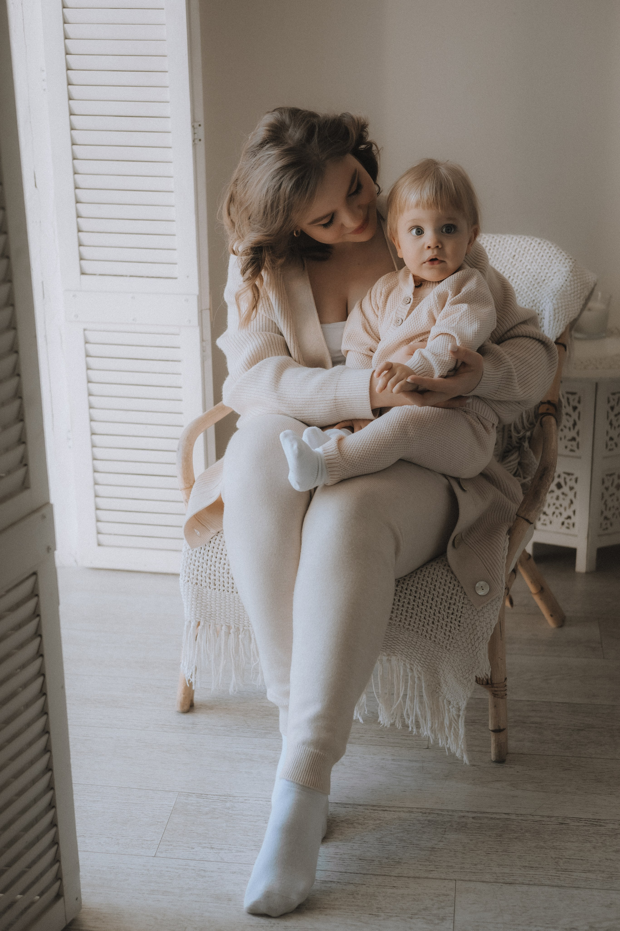 семейная фотосессия в студии с детьми в москве, детская фотосессия в фотостудии в москве, уютные нежные семейные фотосессии в москве, семейная беременная фотосессия в москве с детьми, фотосессия беременности с мужем в москве, светлые фотостудии в москве, стильные семейные фотосессии в москве, фотосессии в стиле lifestyle, фотосессии в стиле лайфстайл в москве, Семейная фотография в москве , семейный фотограф в москве , семейная фотосессия в москве , семья , детская фотография , фотограф , женский портрет , фотосессия , детский портрет , детский фотограф , lovestory , новогодняя фотосессия , детское фото , детская фотосессия , эмоциональные семейные фотосессии в москве, портретная фотография в москве, заказать семейный фотоальбом в москве