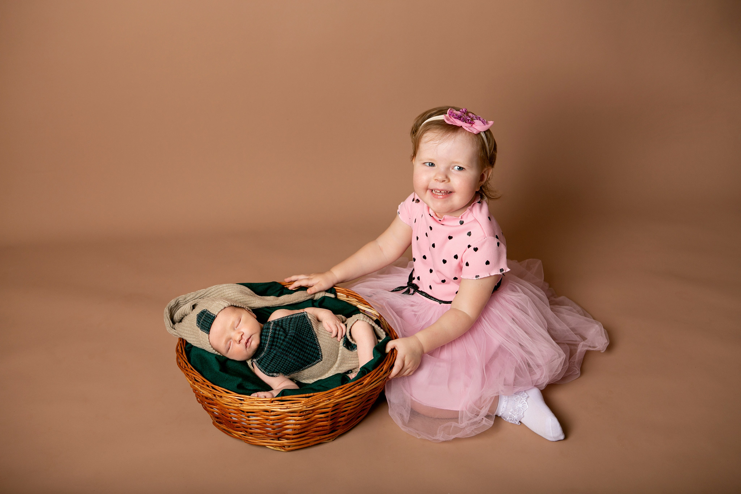 Фотограф новорожденных в Омске. Фотосессия новорожденных. Выезд. Фотограф Наталья Стаг в Омске. Фотографирую в разных стилях в разных студиях, а так же в школах и садах. Печатаю выпускные фотоальбомы