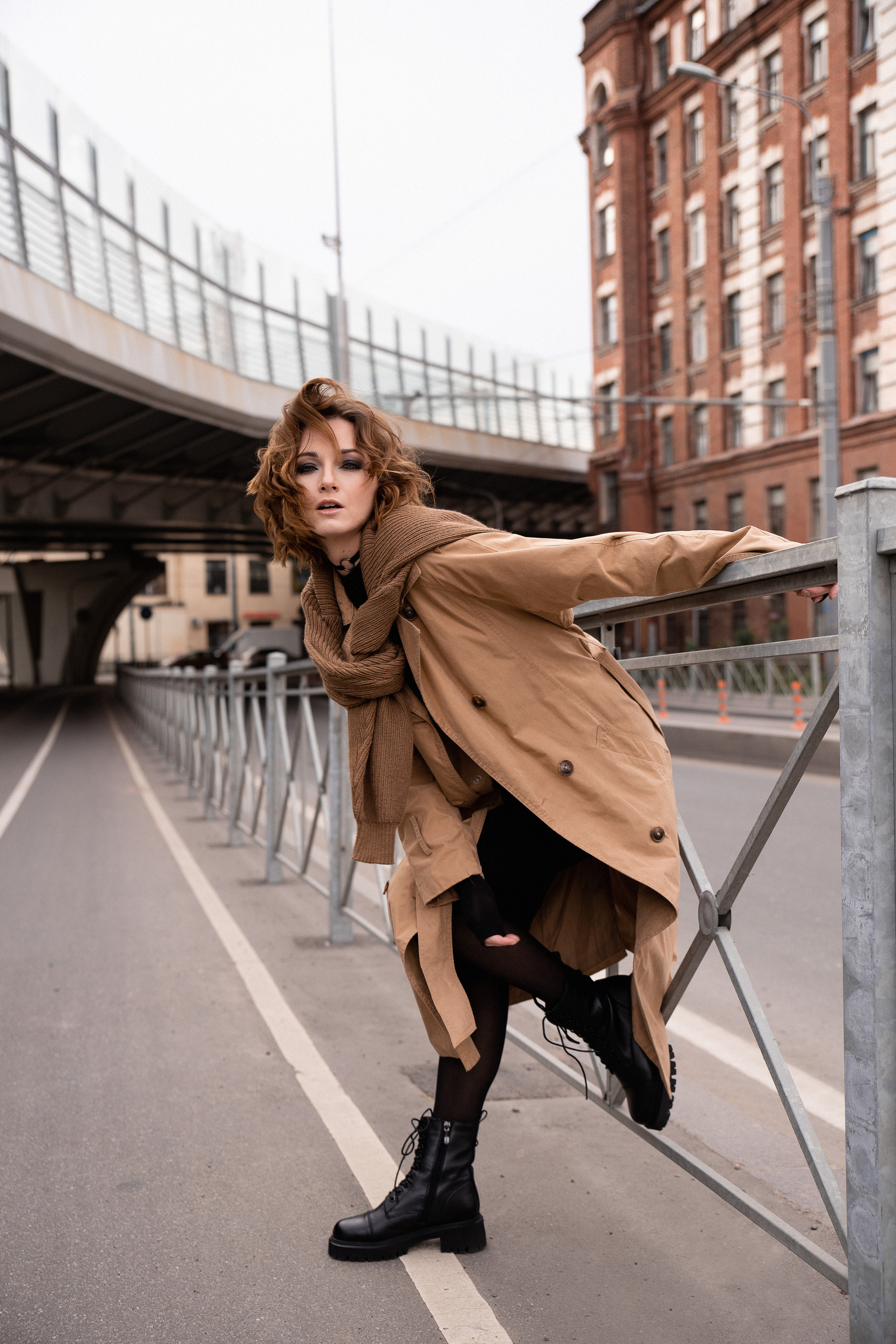 Девушка на мосту. Катерина Растокина фотограф в Санкт-Петербурге