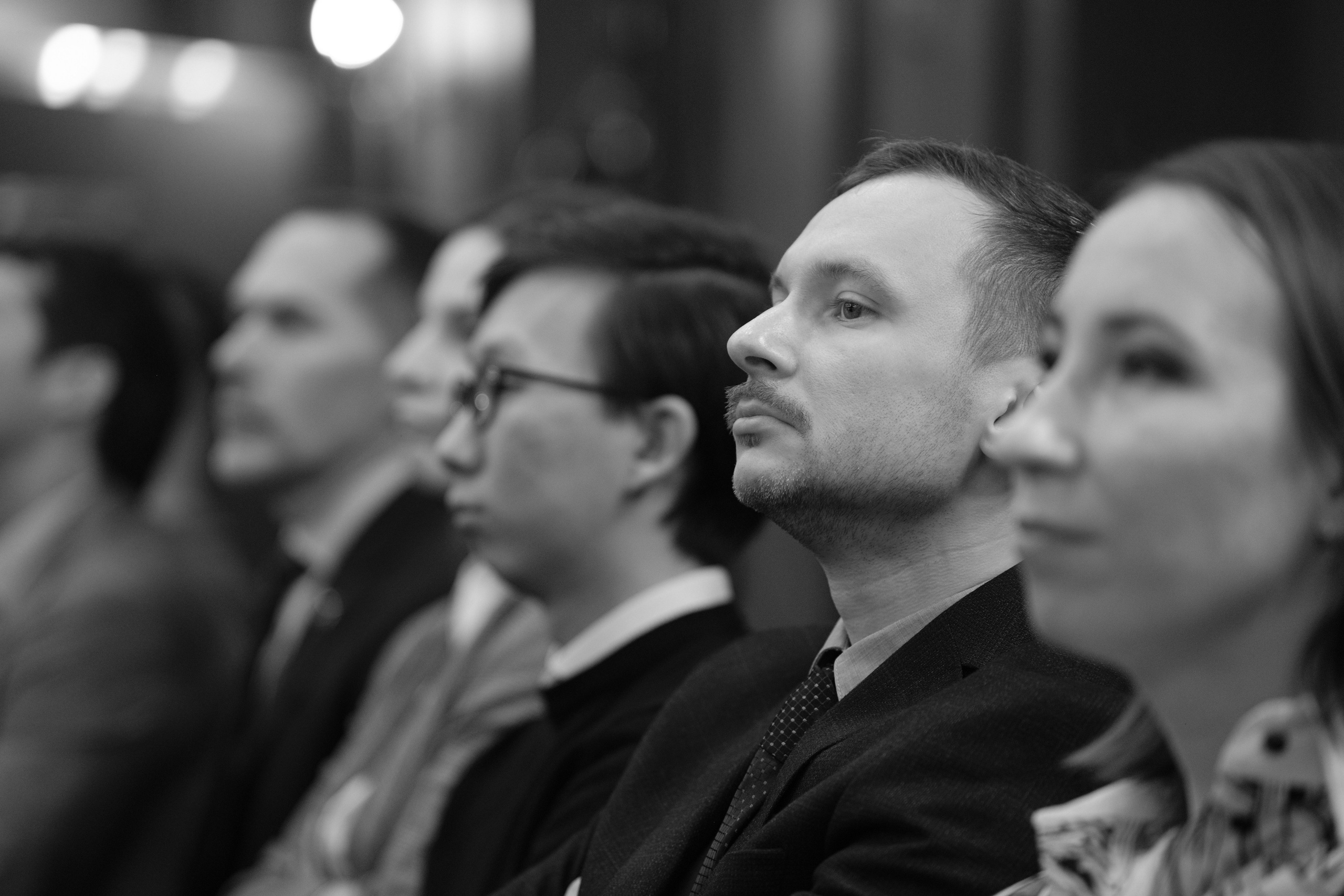 Портреты и репортажные съемки с душой: ваш уникальный момент в объективе Руфата, профессионального фотографа Алматы