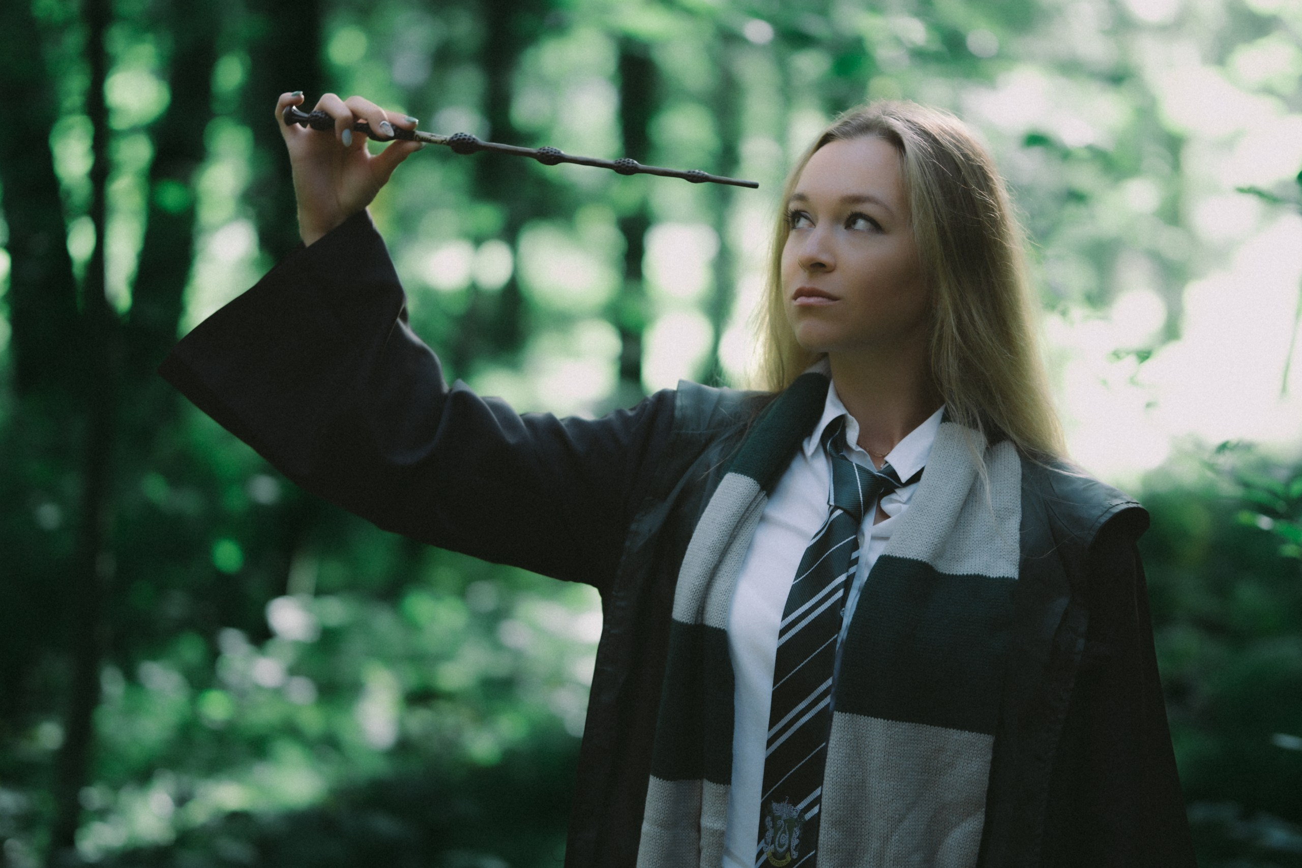 Тематическая фотосессия в стиле Гарри Поттера. Фотосессия в волшебном лесу.