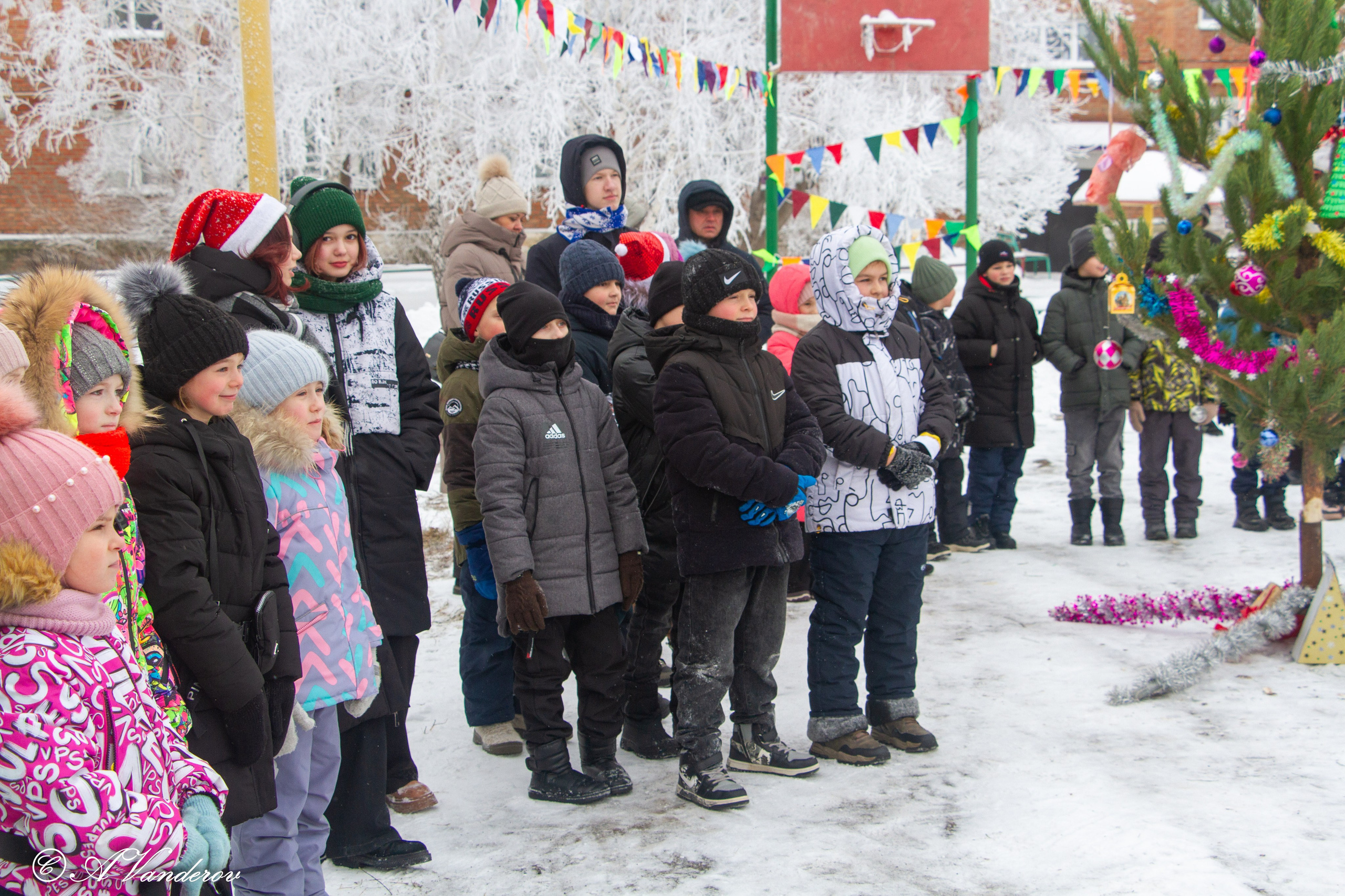 Праздник во дворе, ул. Осташковская-20. Фотограф Омск | Александр Вандеров