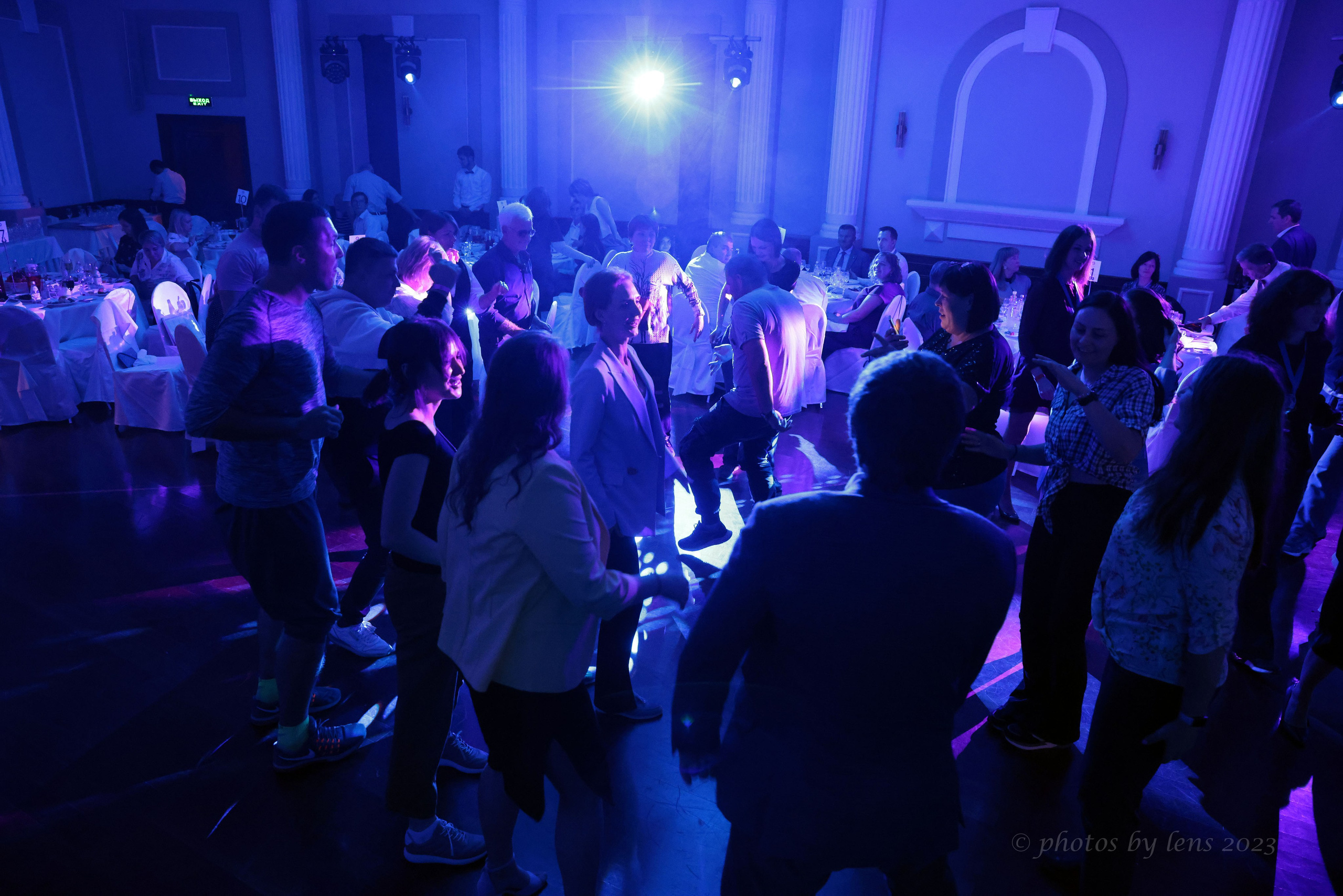 Основная работа Диджея Медведя - заказные мероприятия. Но он также не упускает возможности порадовать своих поклонников клубными выступлениями. В клубах он проверяет ремиксы и создает неповторимую атмосферу.