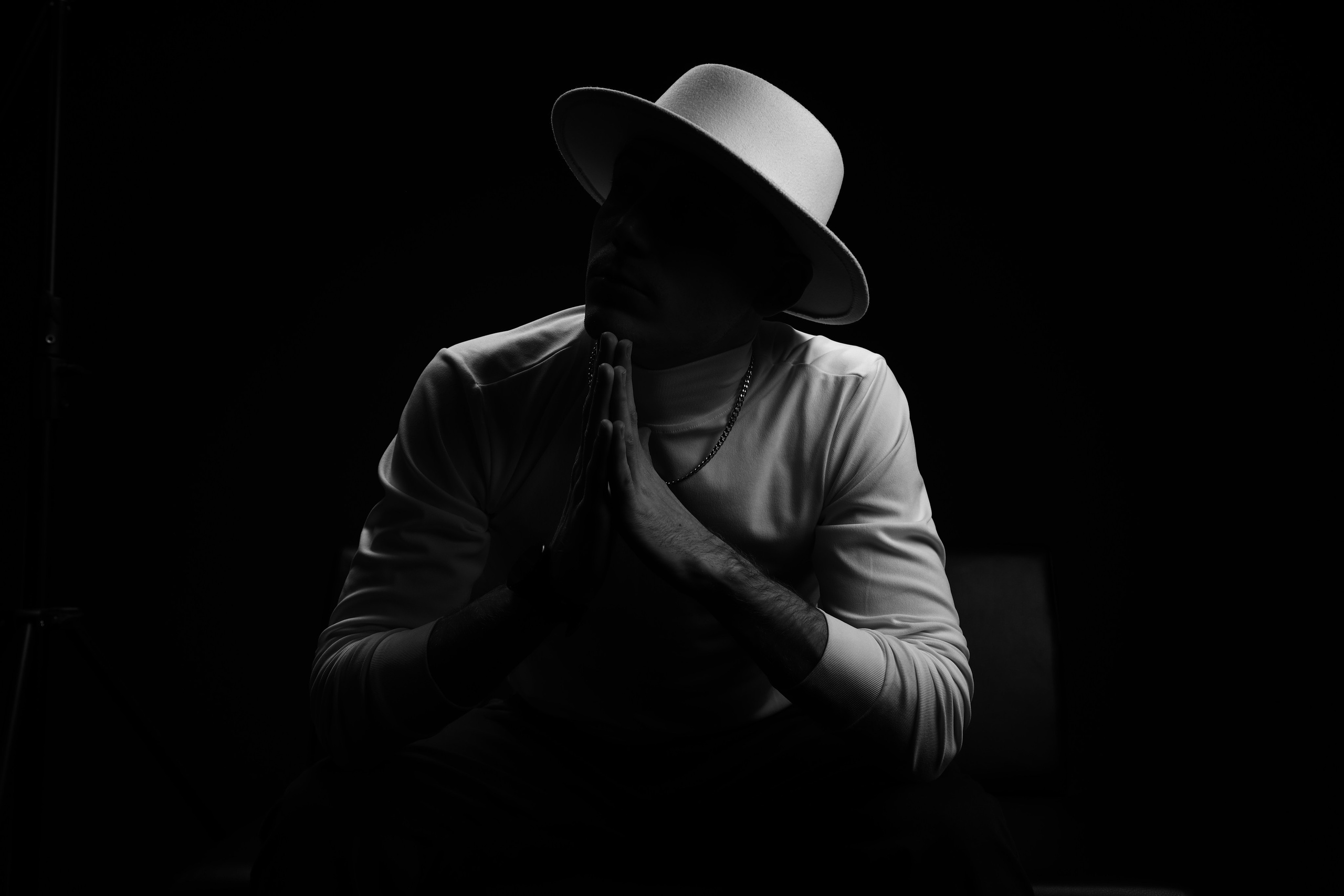 The White hat Alex. Профессиональный фотограф в Воронеже Владислав Крылов