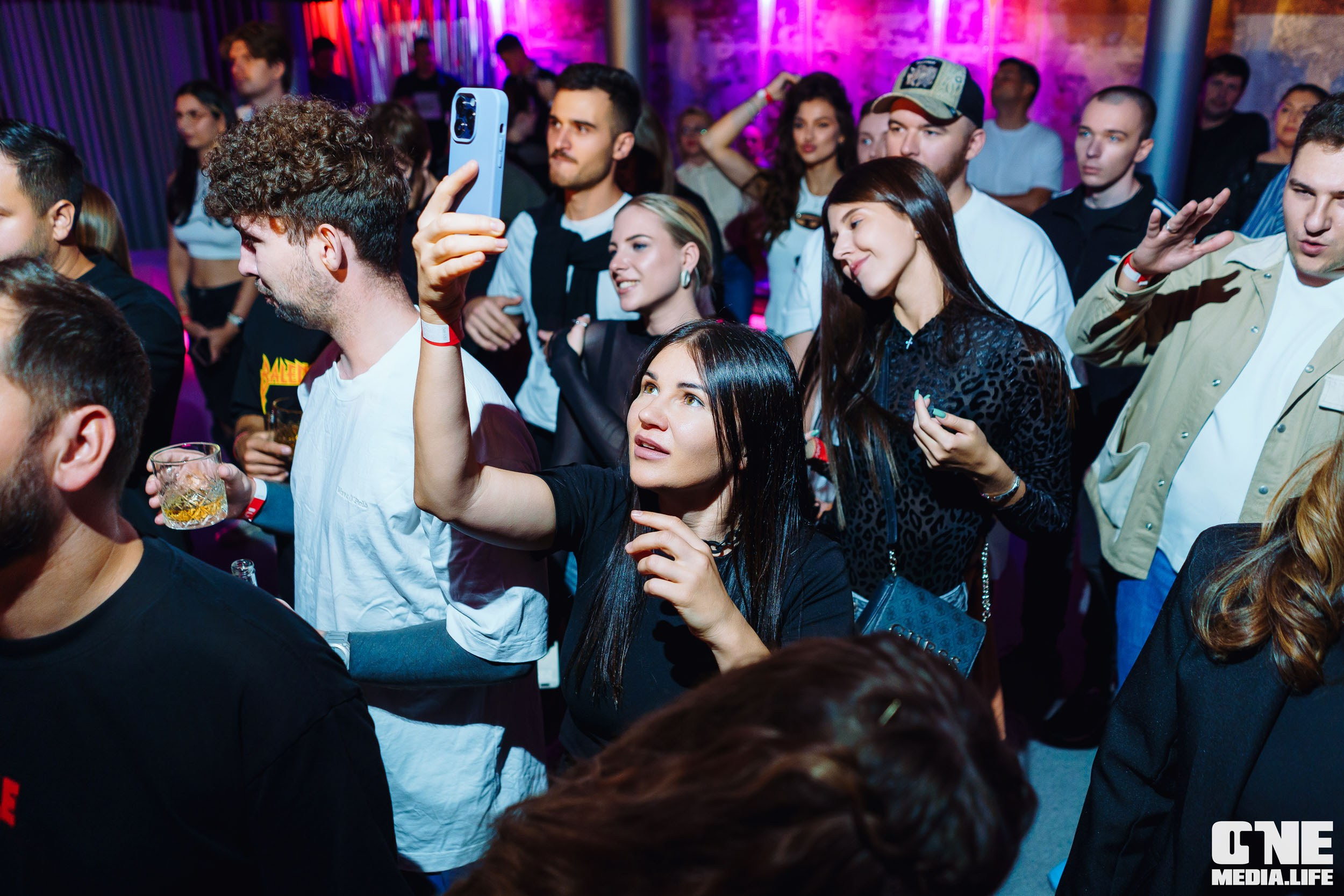 Фоторепортаж из клуба UNIVERSAL. One Media Life: фоторепортажи, фотоотчеты с мероприятий и заведений