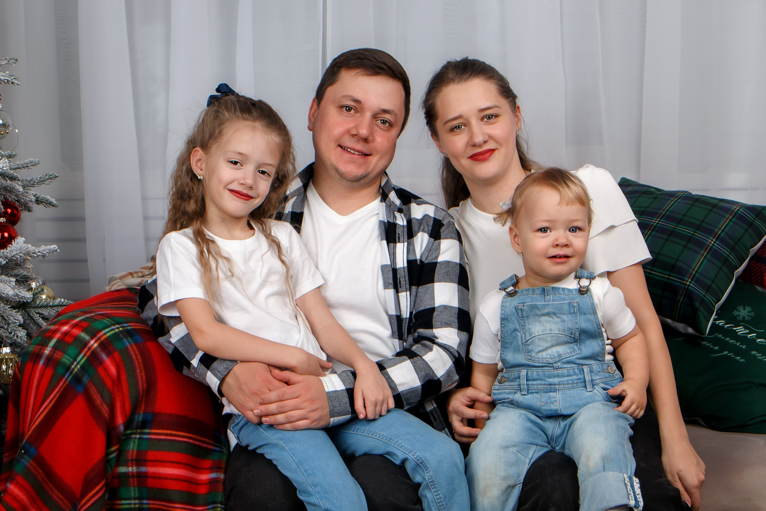 Новогодняя фотосъемка для Ангелины и ее семьи