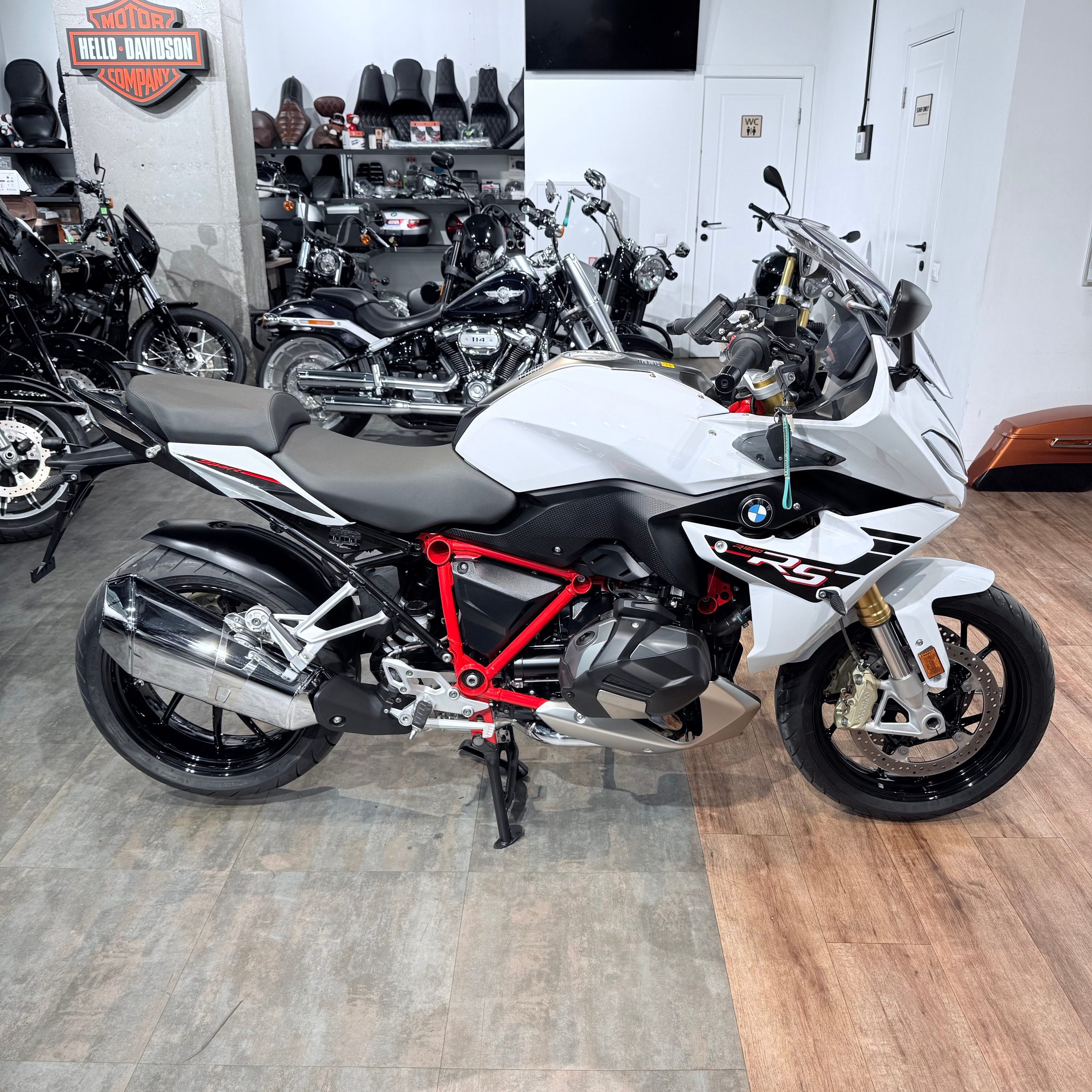 2022 ВМW R1250RS Sрort ABS Light White Red Frаmе. Hello Davidson, Москва. Только хорошие мотоциклы…