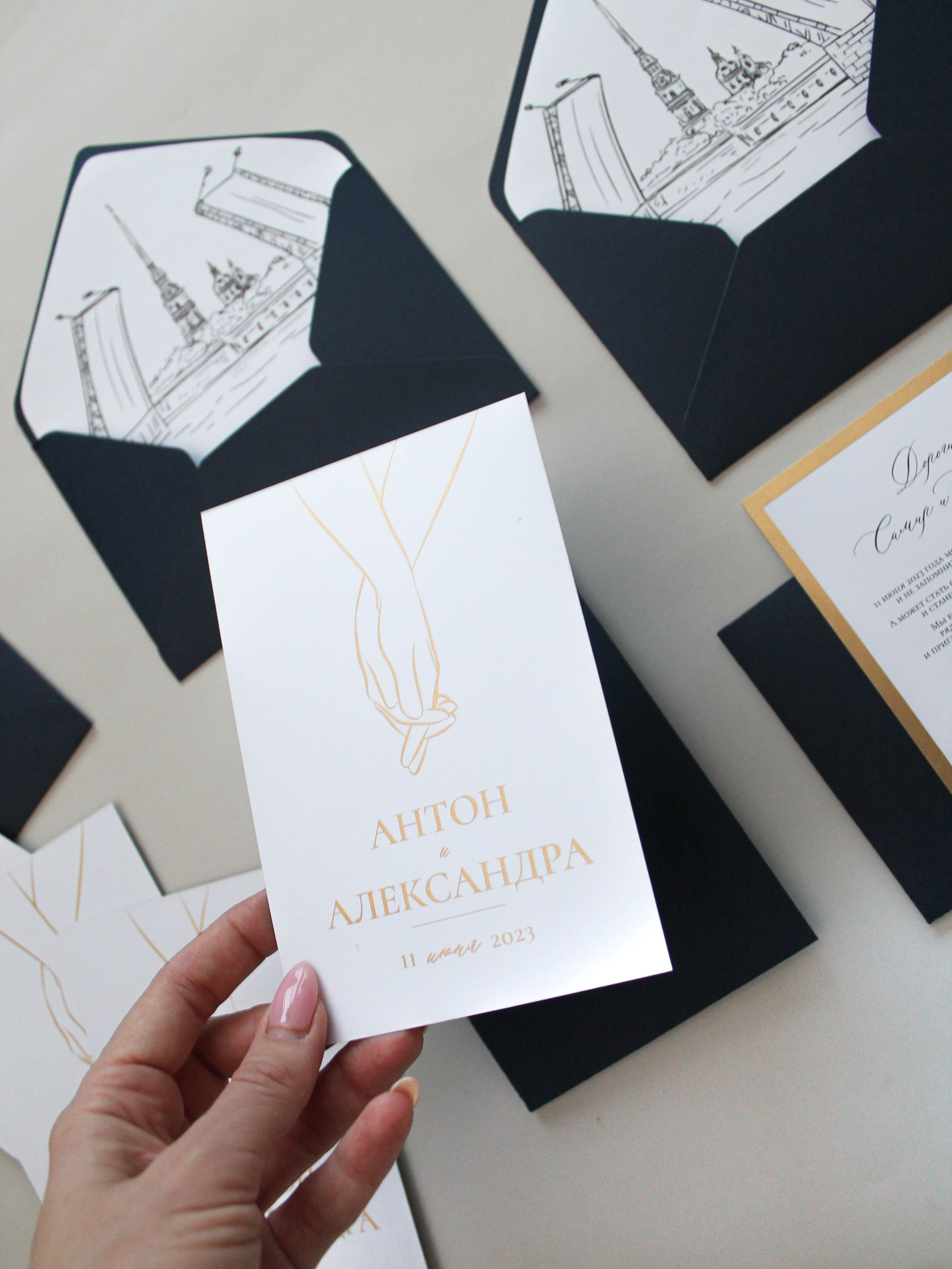 Руки и шелкография, от 390 руб. Дизайнер полиграфии в Санкт-Петербурге. Заказать свадебные приглашения, подарочные сертификаты, полиграфию для бизнеса, шелковые ленты