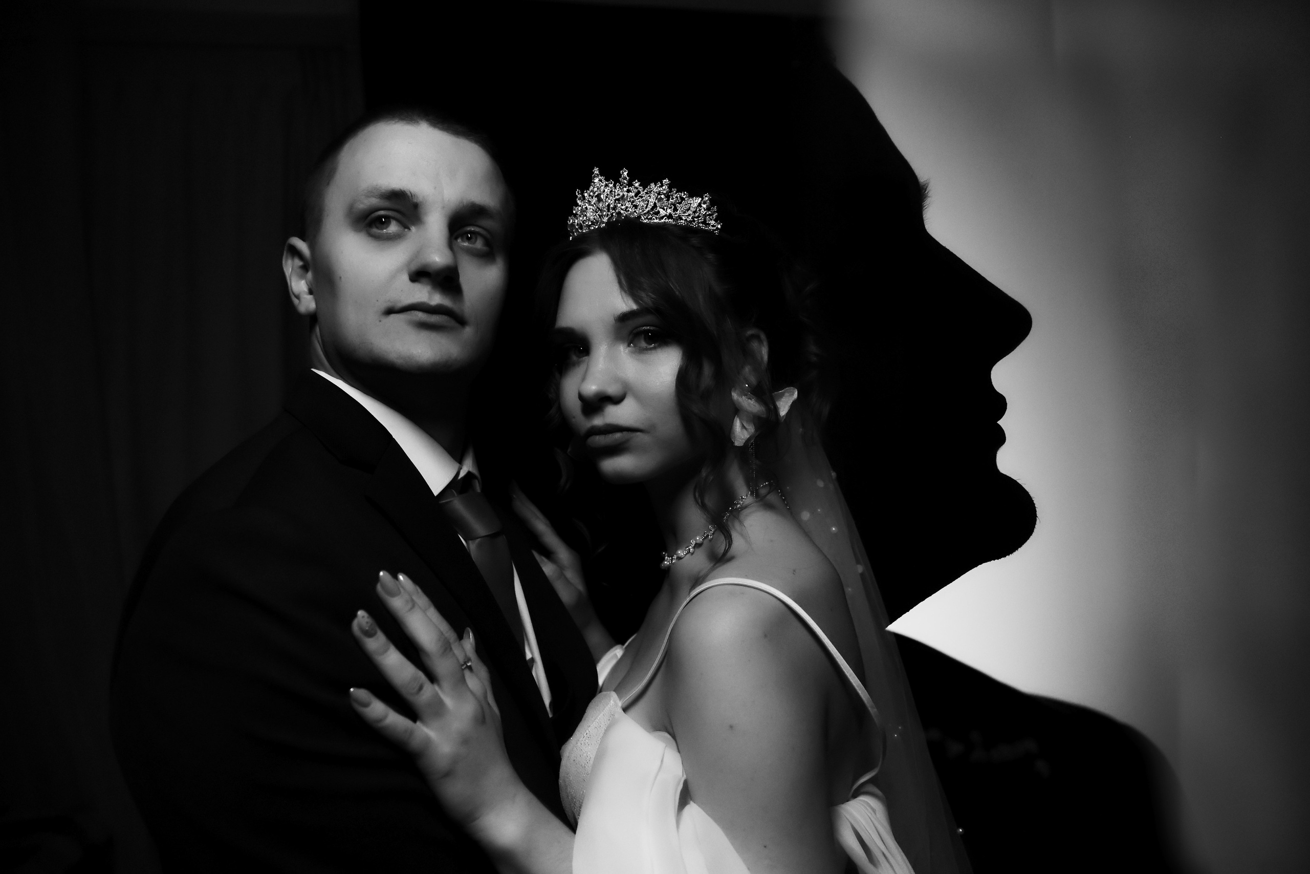 черно-белая мультиэкспозиция жениха и невесты