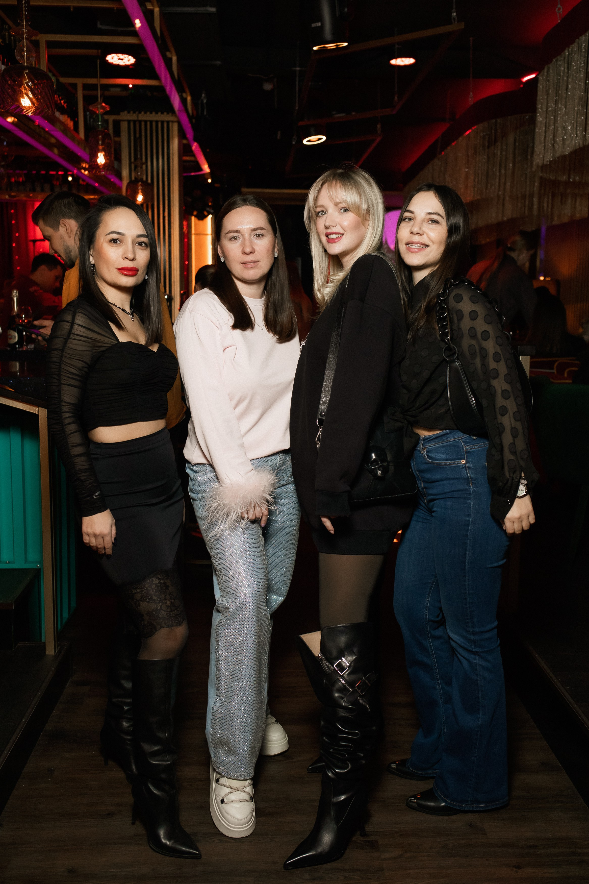 YANA URBAN: сольный концерт в «Анжелика Wineroom». СВОИ. ФОТООТЧЕТЫ-СОБЫТИЯ-МЕСТА