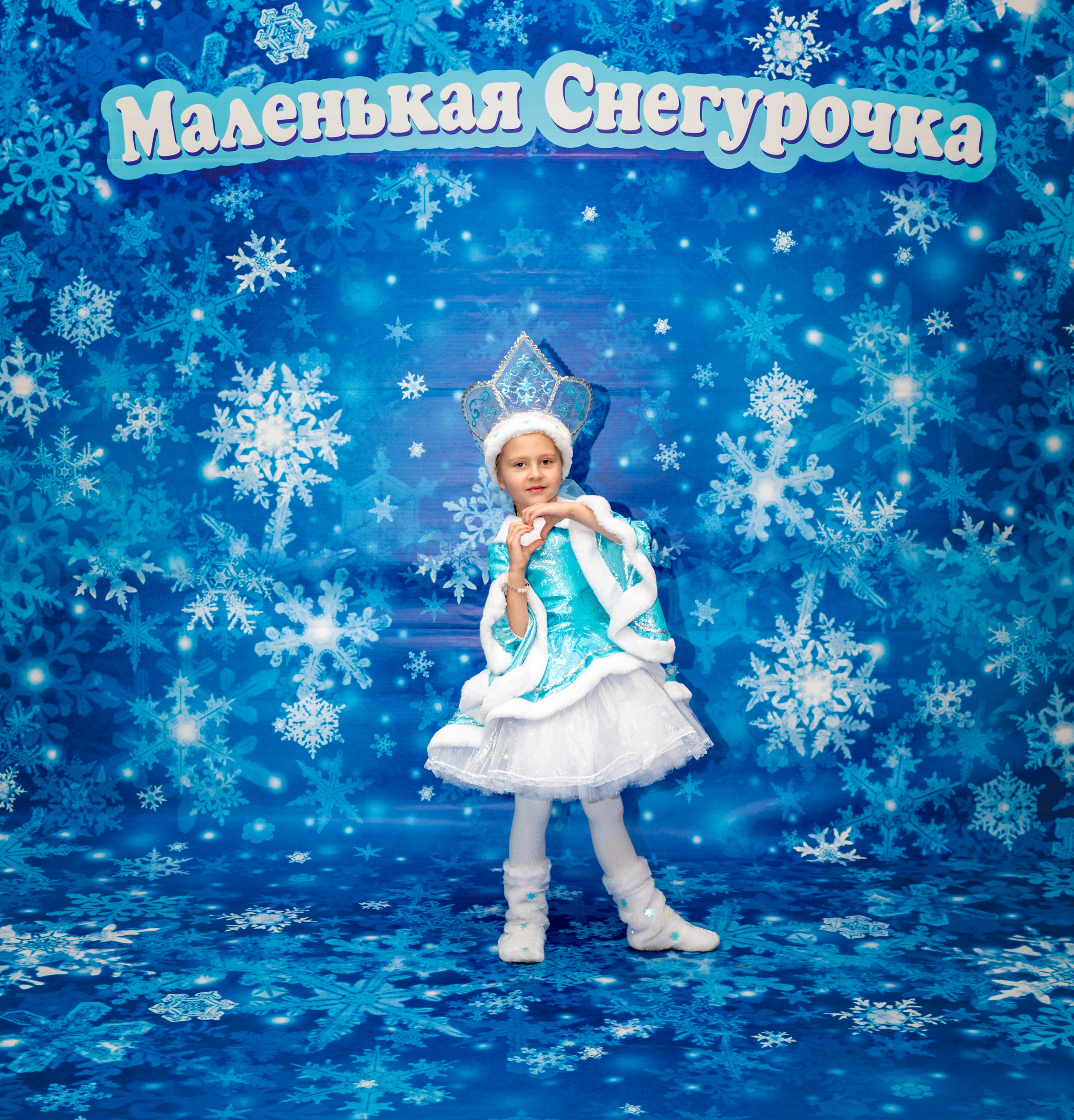 Фотосессия Маленьких Снегурочек. Фотограф в Красноярске. Портреты, семья, прогулки по городу и ваши праздники