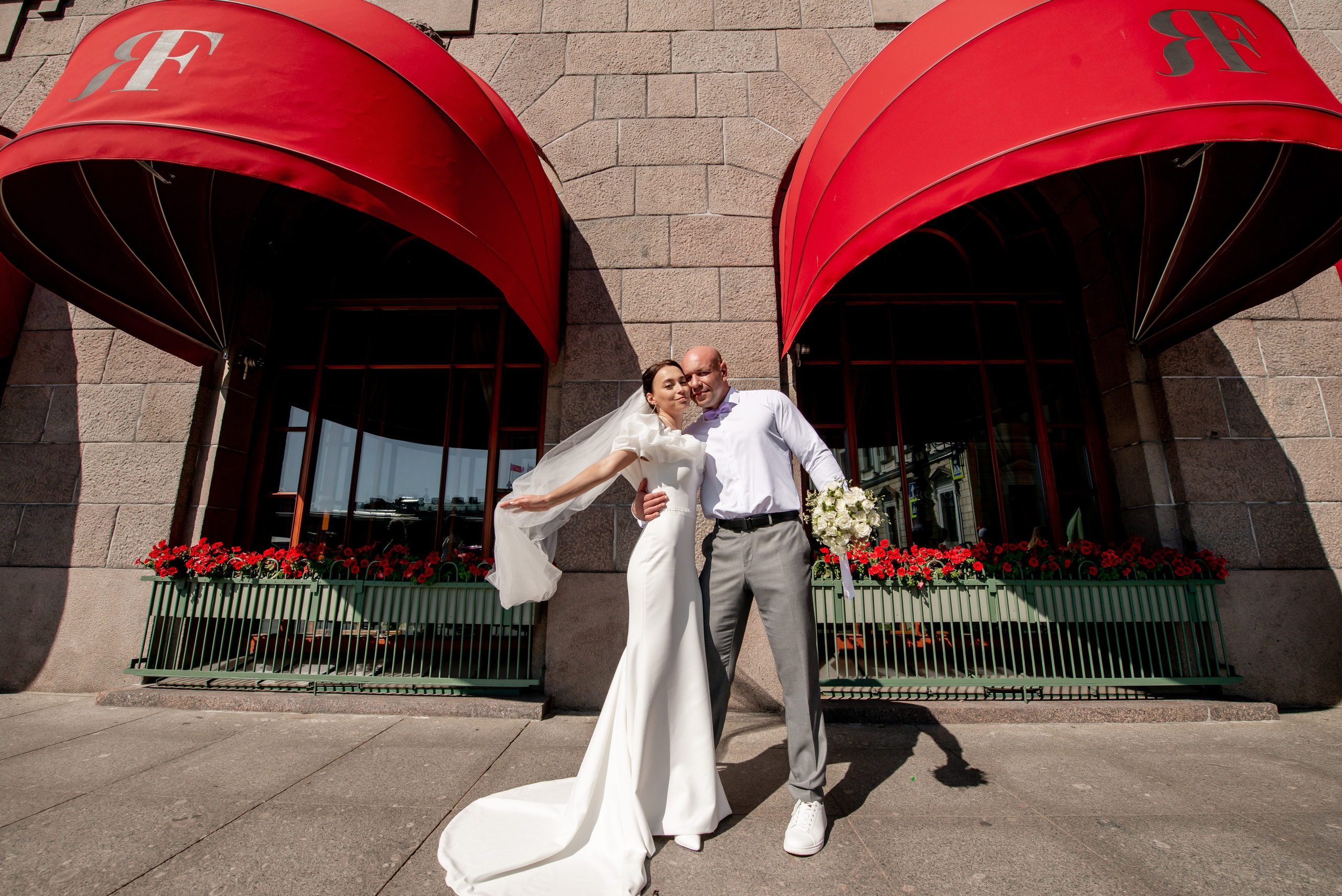 Летняя свадьба В Санкт-Петербурге и красивой выездной регистрацией Даши и Саши. Воздушная свадебная фотосессия в Петербурге. Портретный, семейный и свадебный фотограф в Санкт-Петербурге и в Пушкине Ширяев Денис