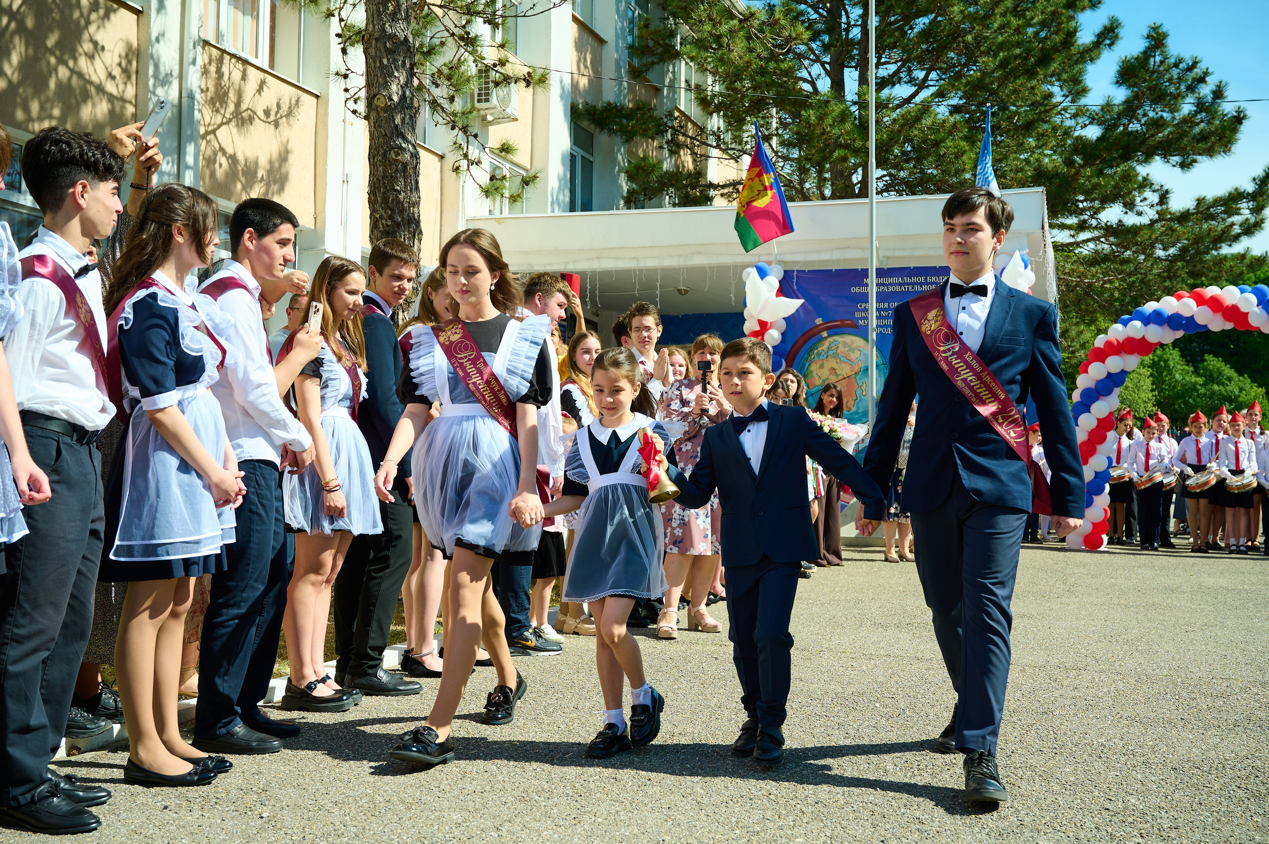 Последний звонок 2025. Жизнь курорта Кабардинка в фотографиях