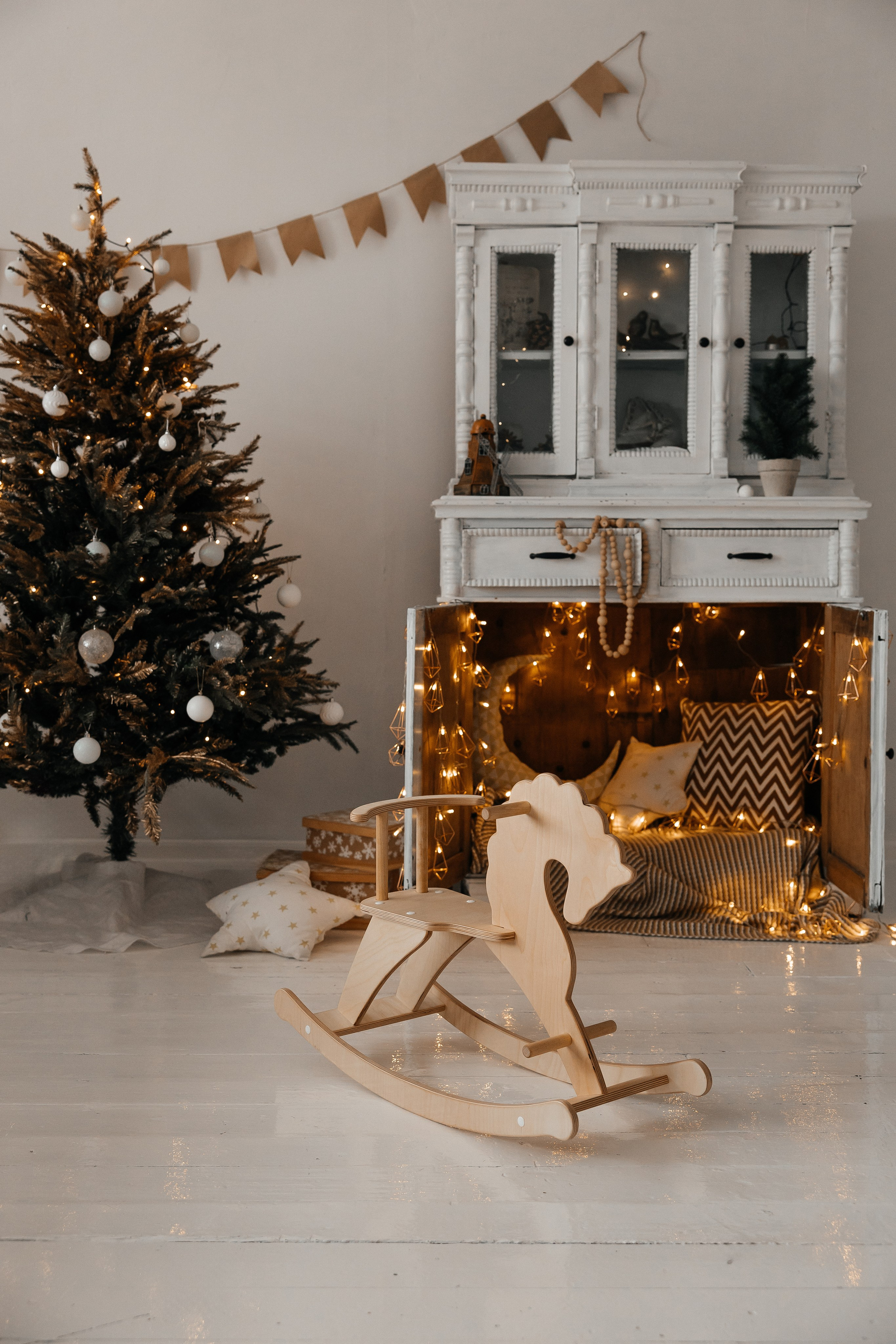 Лотос. Фотостудия 220 — первая в Чите фотостудия, предназначенная для работы