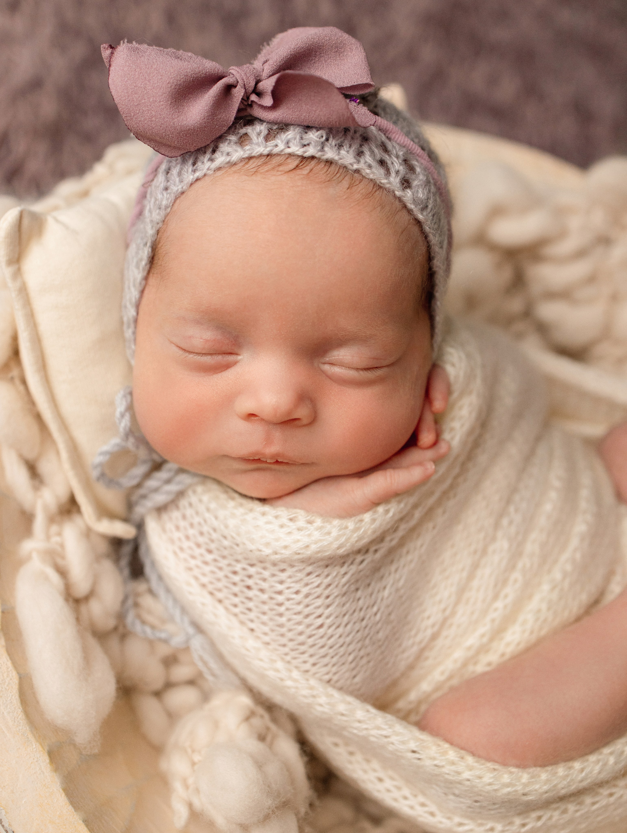 Фотосессия новорождённой двойни. Фотограф беременности и новорождённых в Набережных Челнах