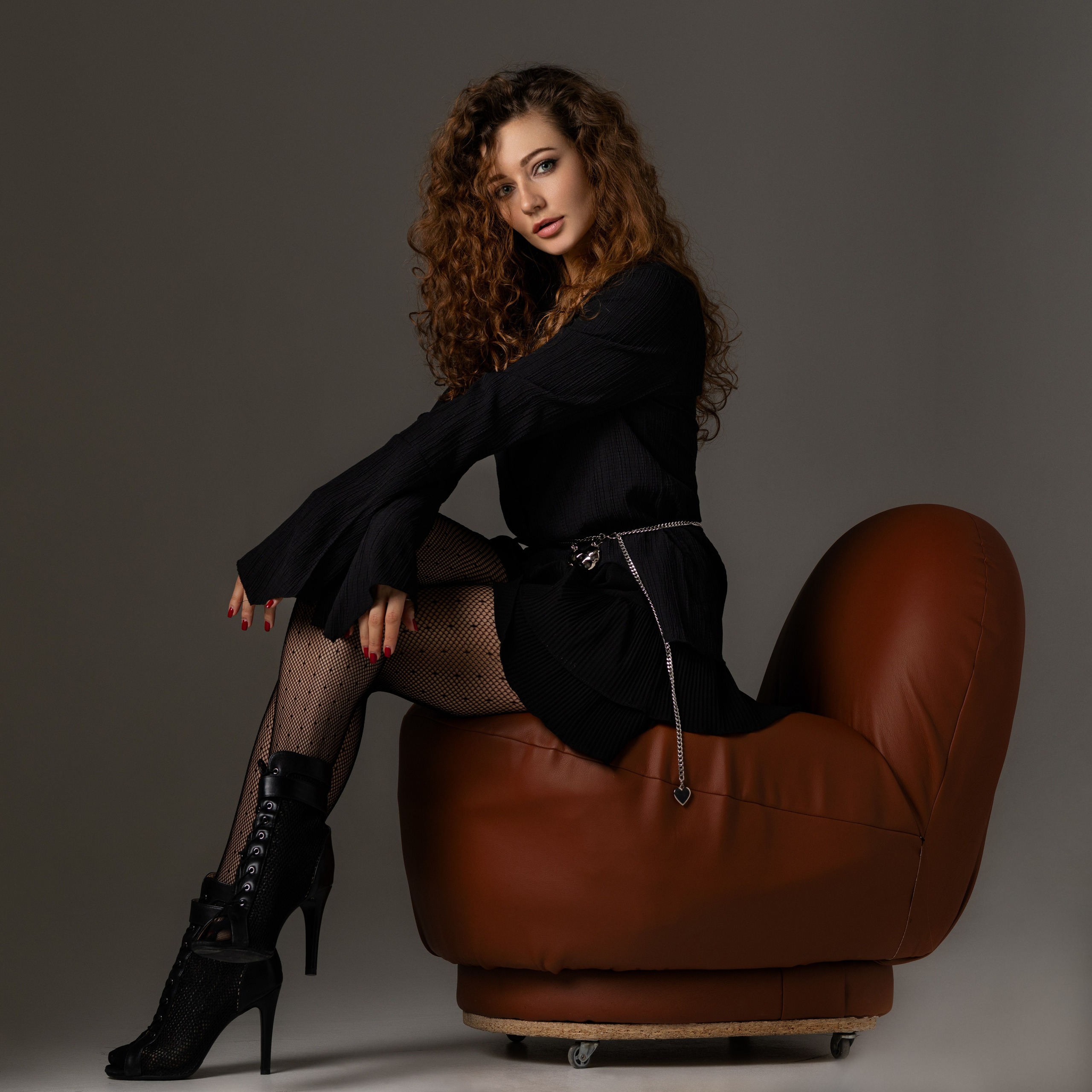 Студийная съемка на циклораме с испульсным светом с Дианой для «себя». Дмитрий Шульгин, портретный фотограф в Воронеже