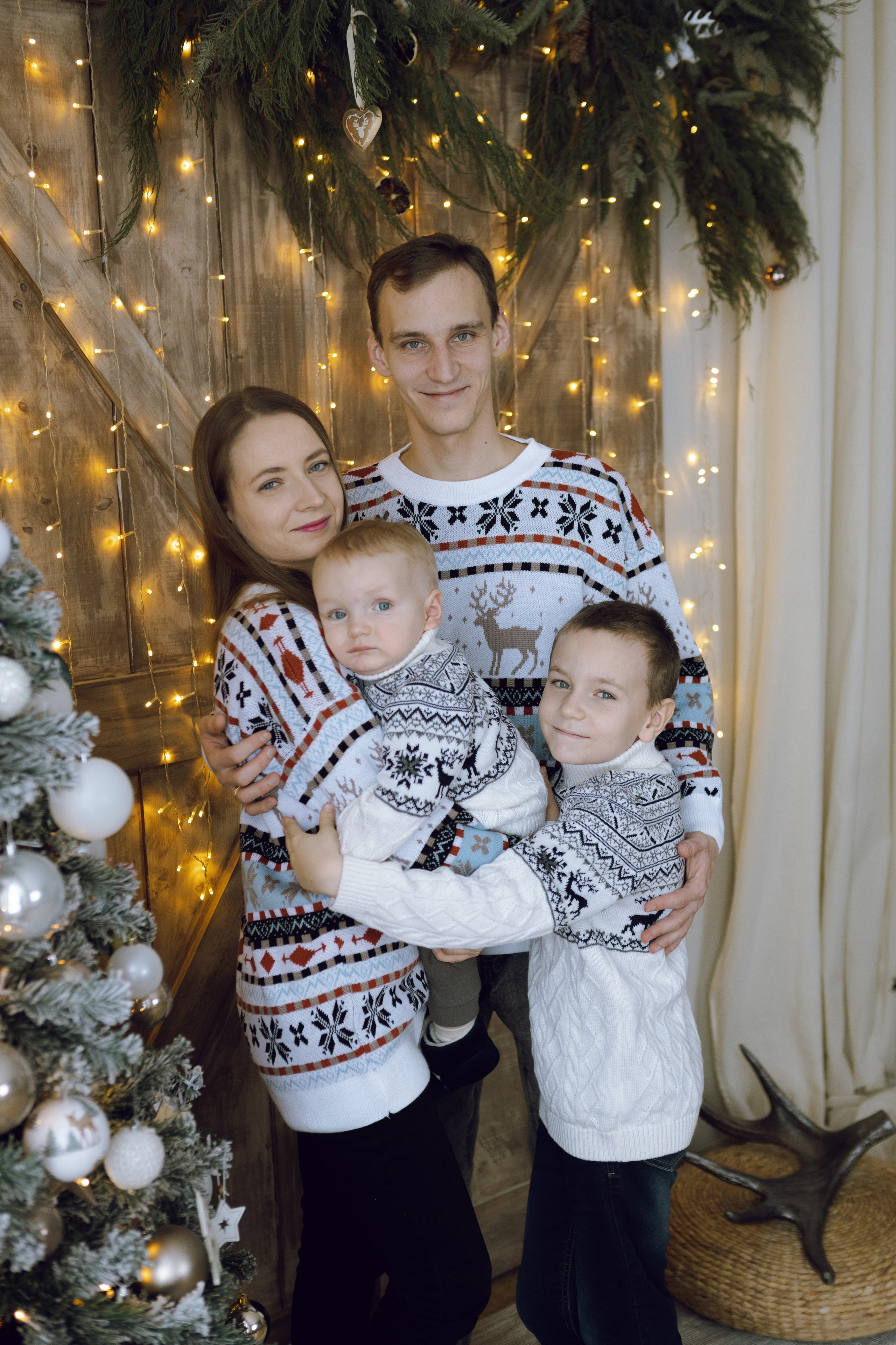 Новогодняя фотосессия. Фотограф Челябинск Эвелина Ганага, съемка для бизнеса и маркетплейсов