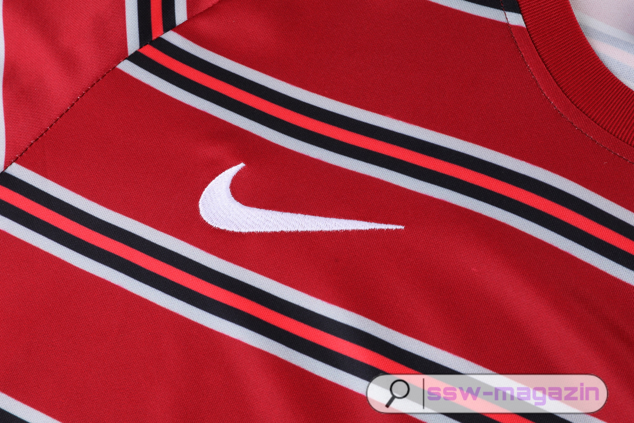 Костюм Liverpool 2025-2026. Футбольный магазин — ssw_magazin