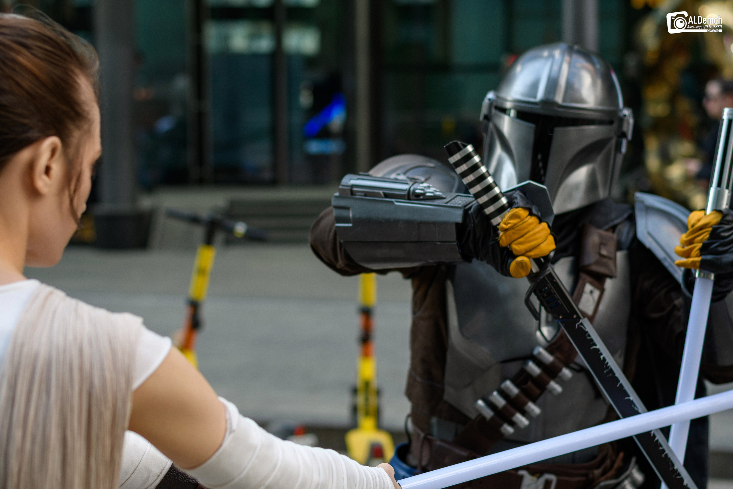 Рей против Мандалорца по звёздным войнам косплей фотосессия