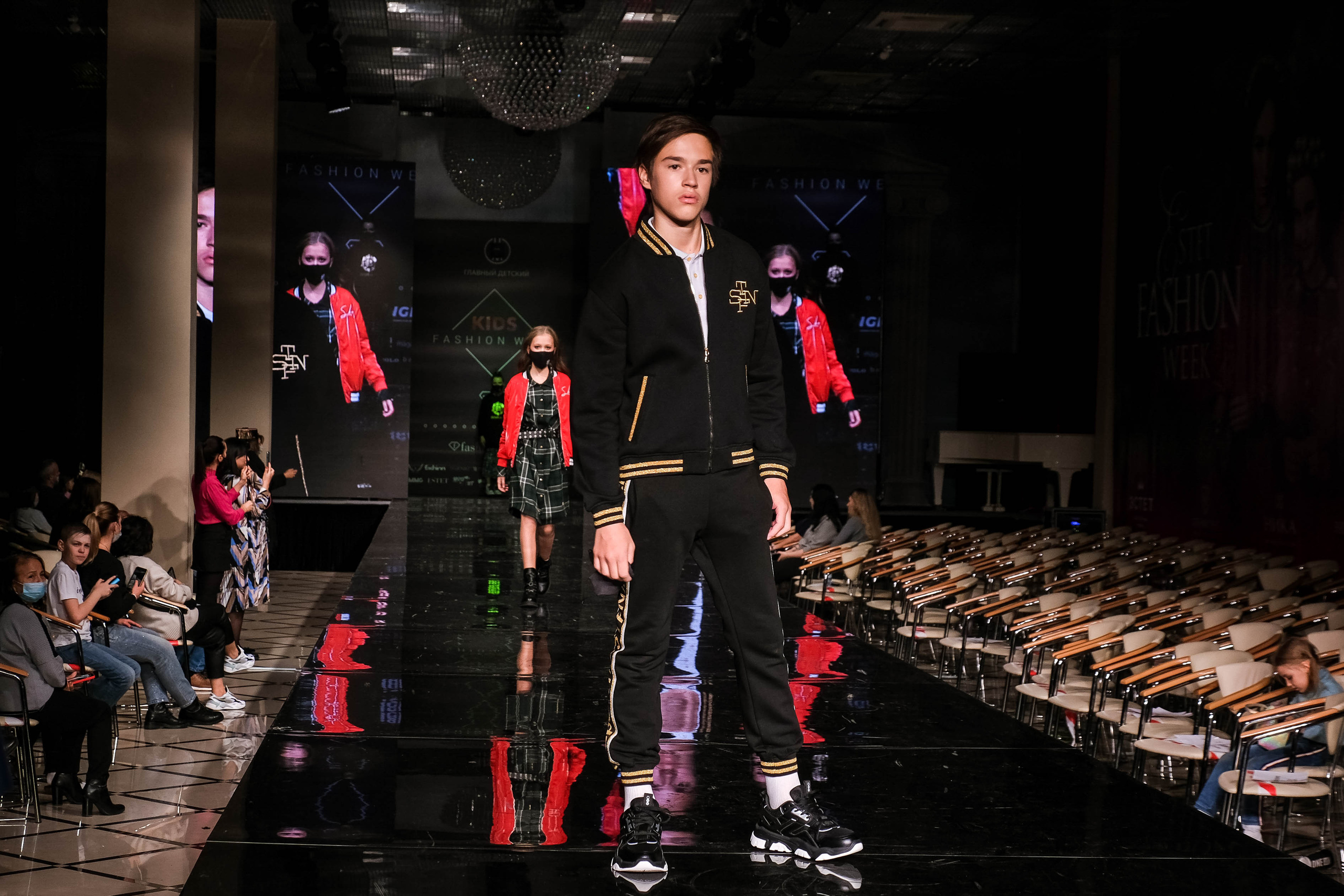 KIDS FASHION WEEK: главный детский подиум и осенние краски. Фотограф в Москве Елена Брюханова