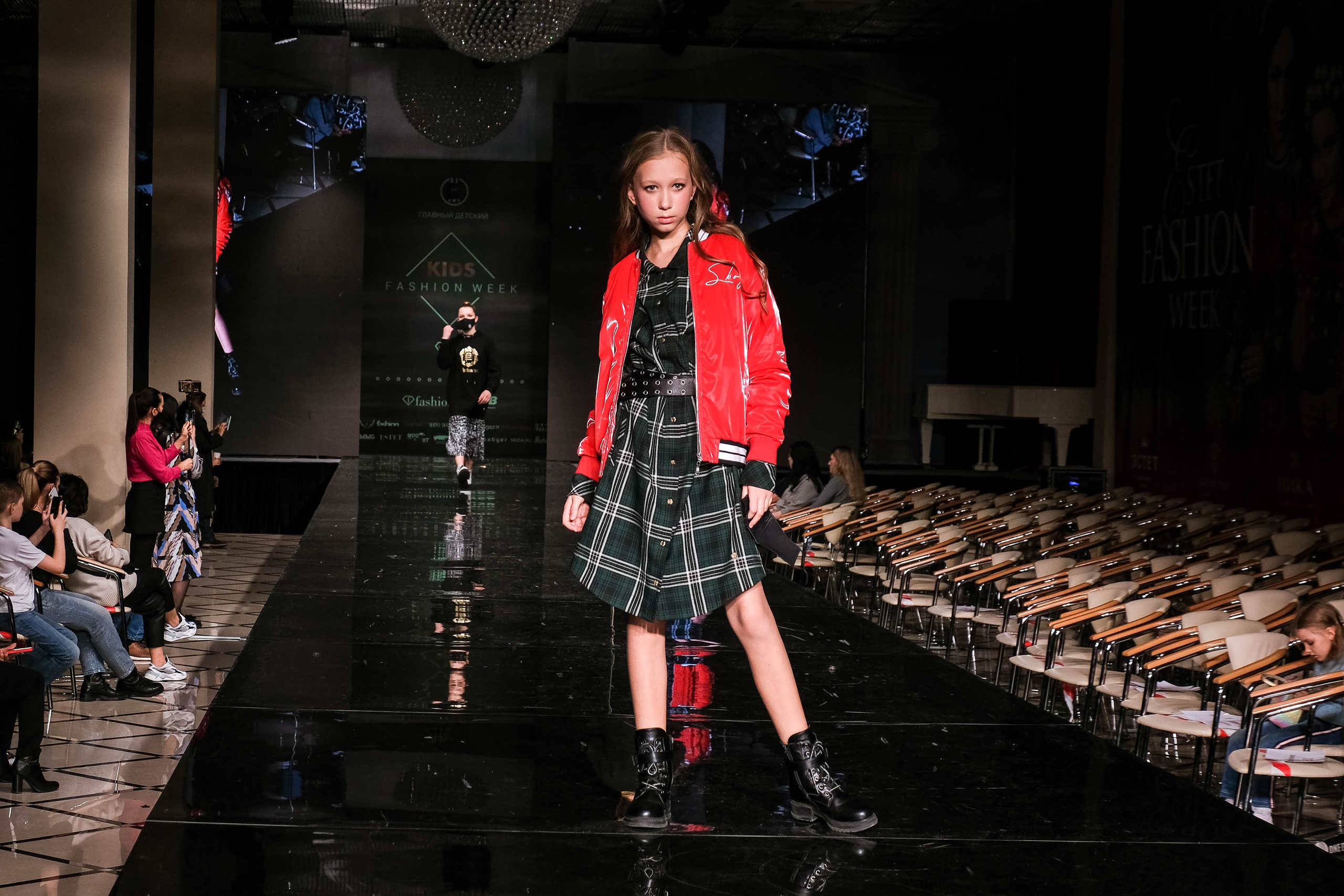 KIDS FASHION WEEK: главный детский подиум и осенние краски. Фотограф в Москве Елена Брюханова