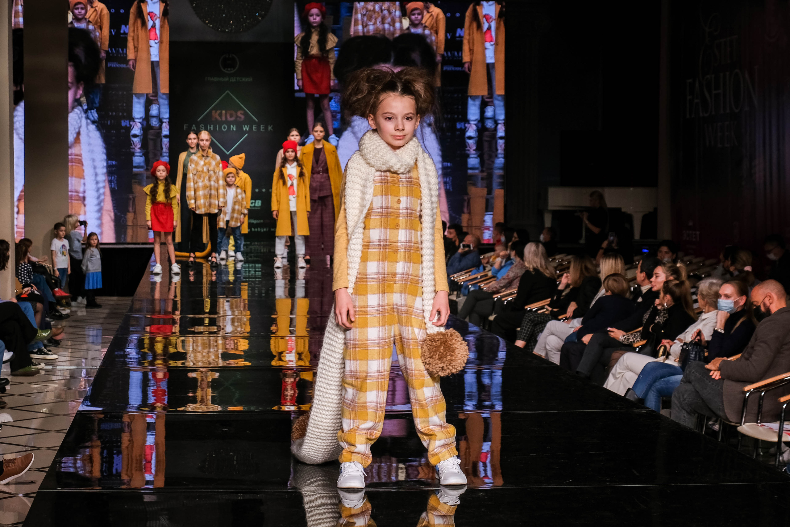 KIDS FASHION WEEK: главный детский подиум и осенние краски. Фотограф в Москве Елена Брюханова
