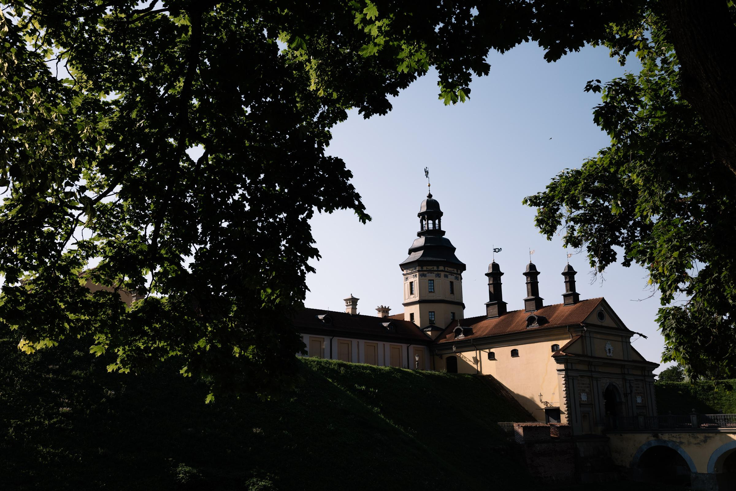 An Atmospheric Wedding in a Historic Castle — Style, Emotion, Celebration